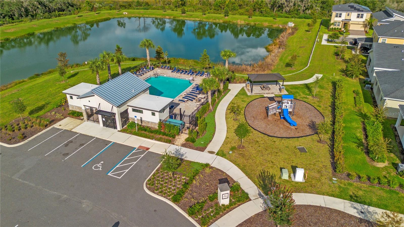 433 BOGEY DR