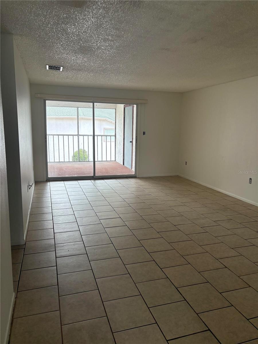 408 COUNTRY LANE #408