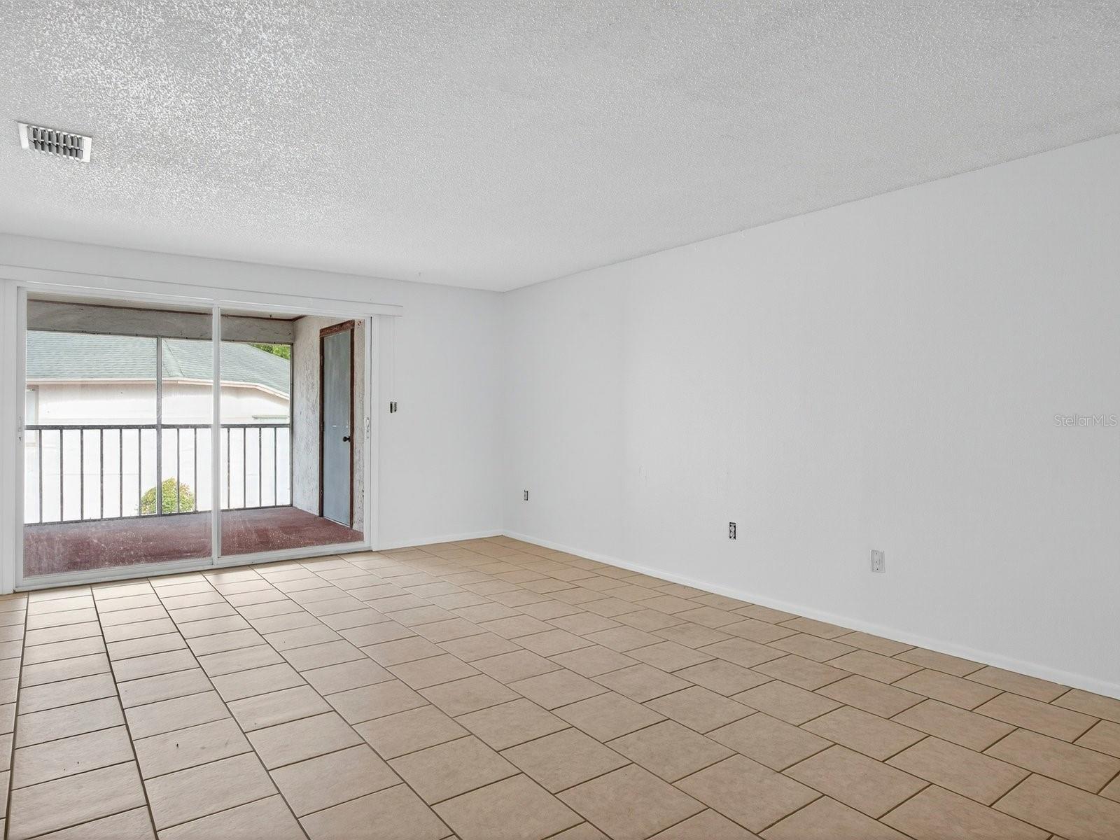 408 COUNTRY LANE #408