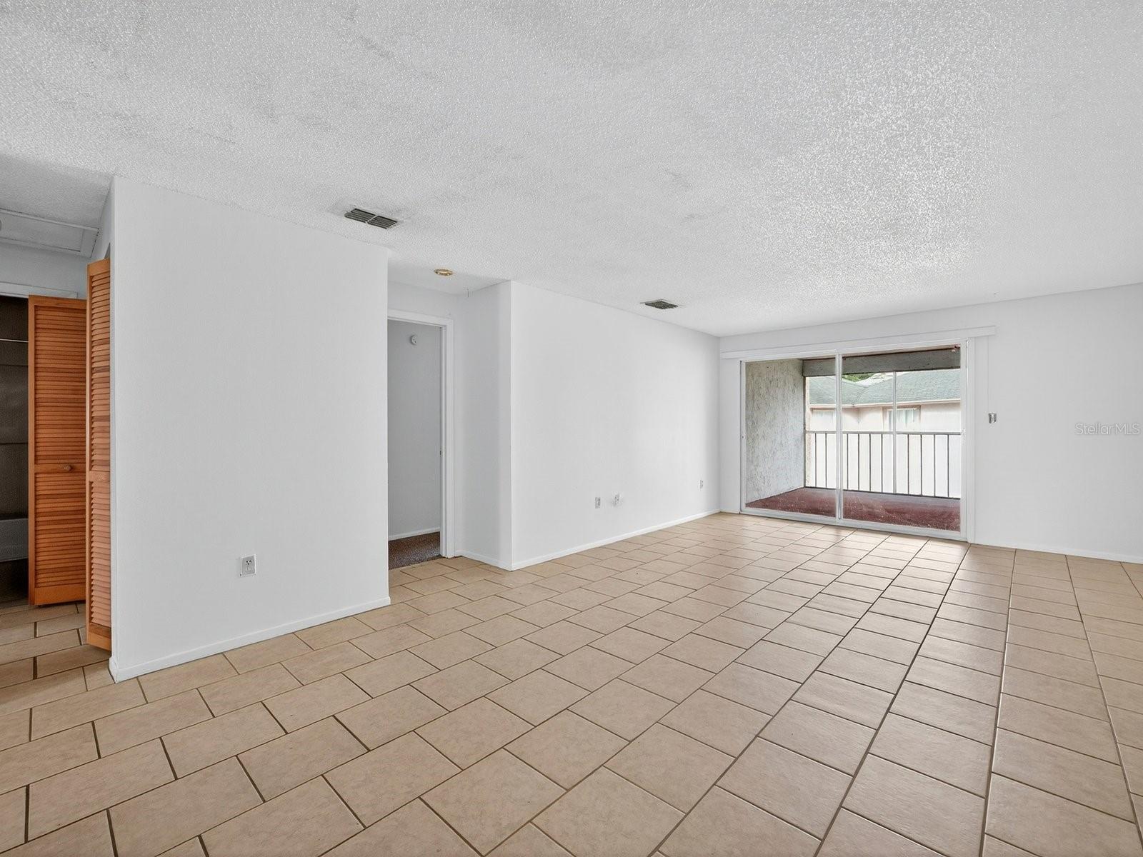 408 COUNTRY LANE #408