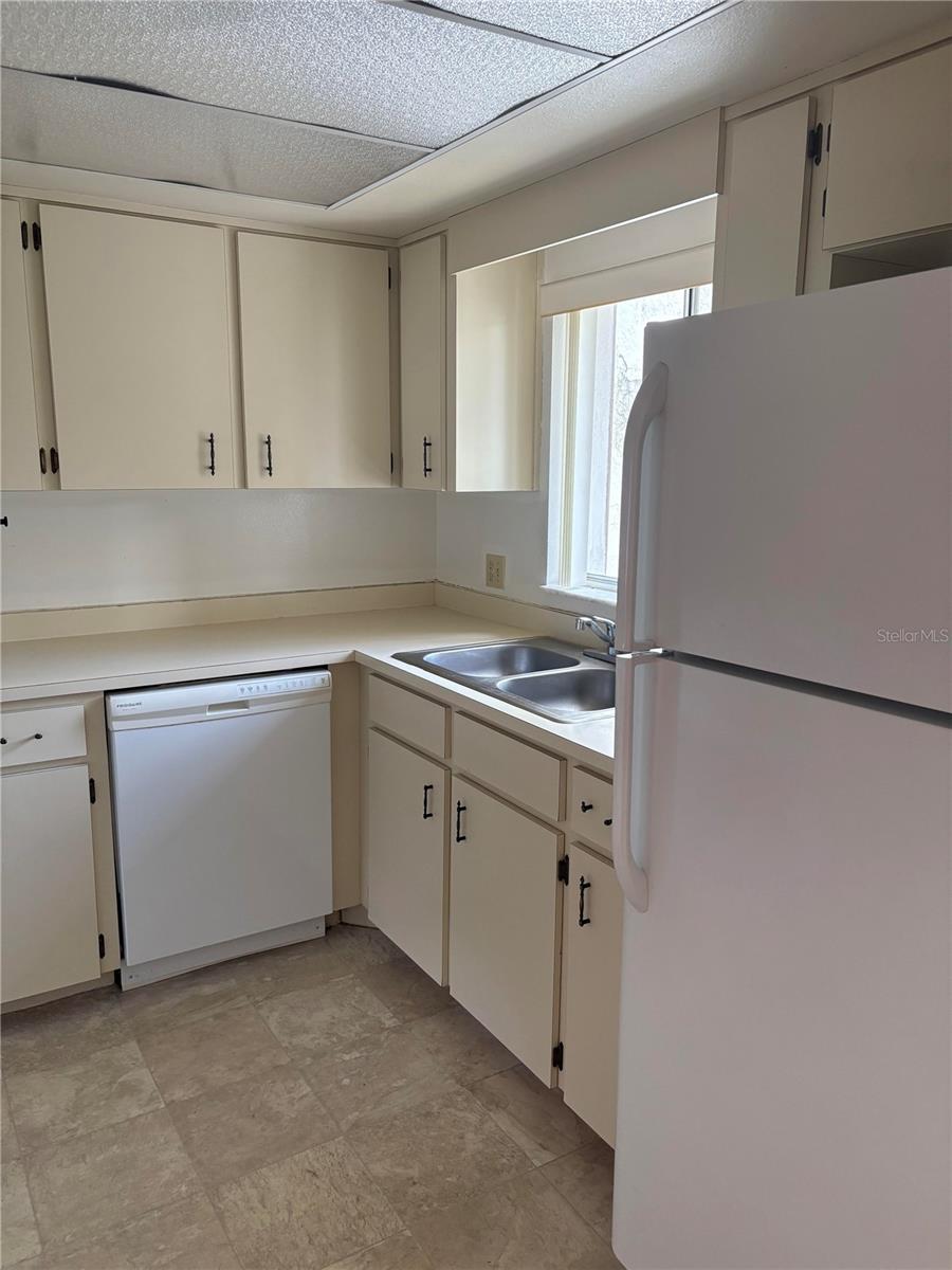 408 COUNTRY LANE #408