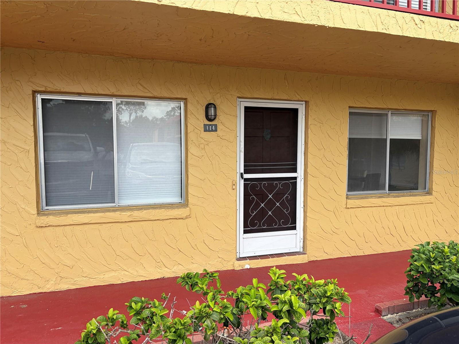 400 EL CAMINO DR #114