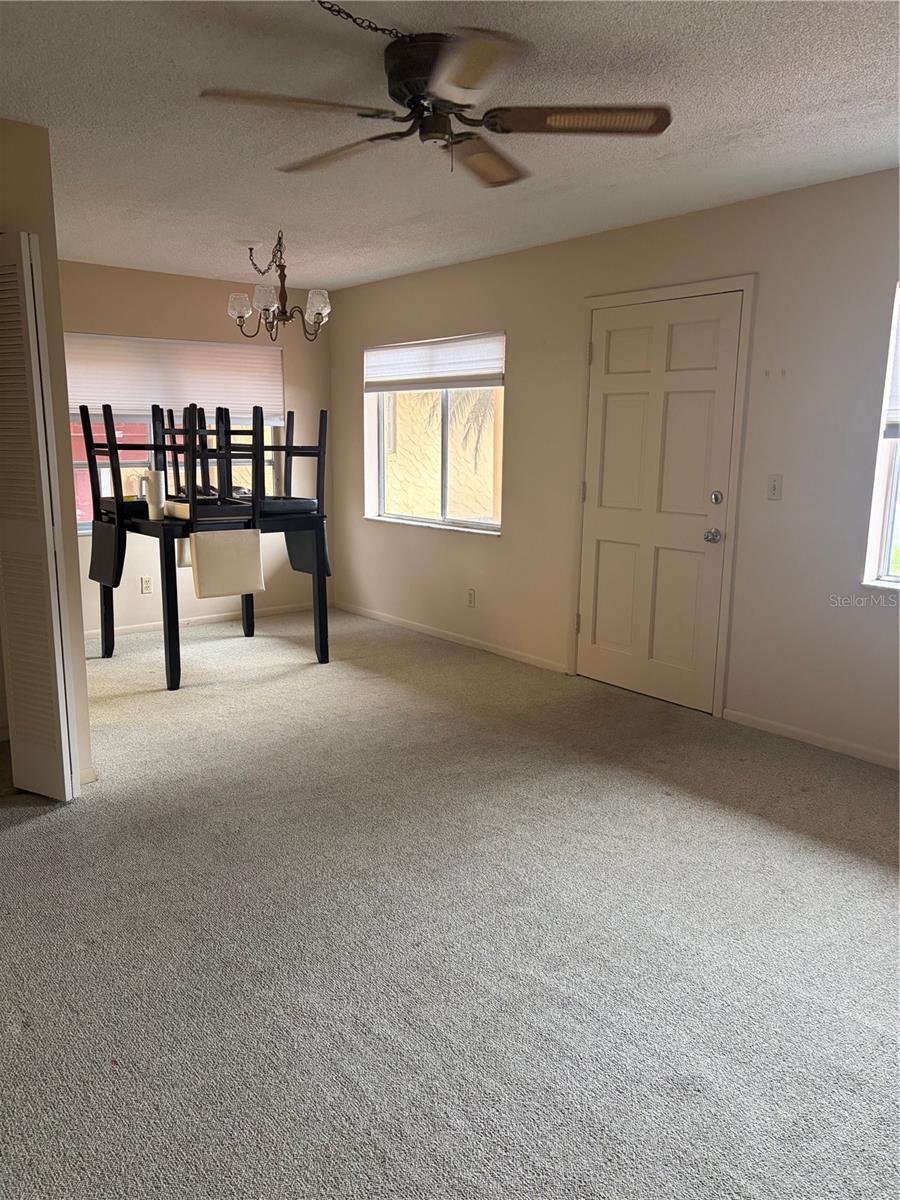 400 EL CAMINO DR #114