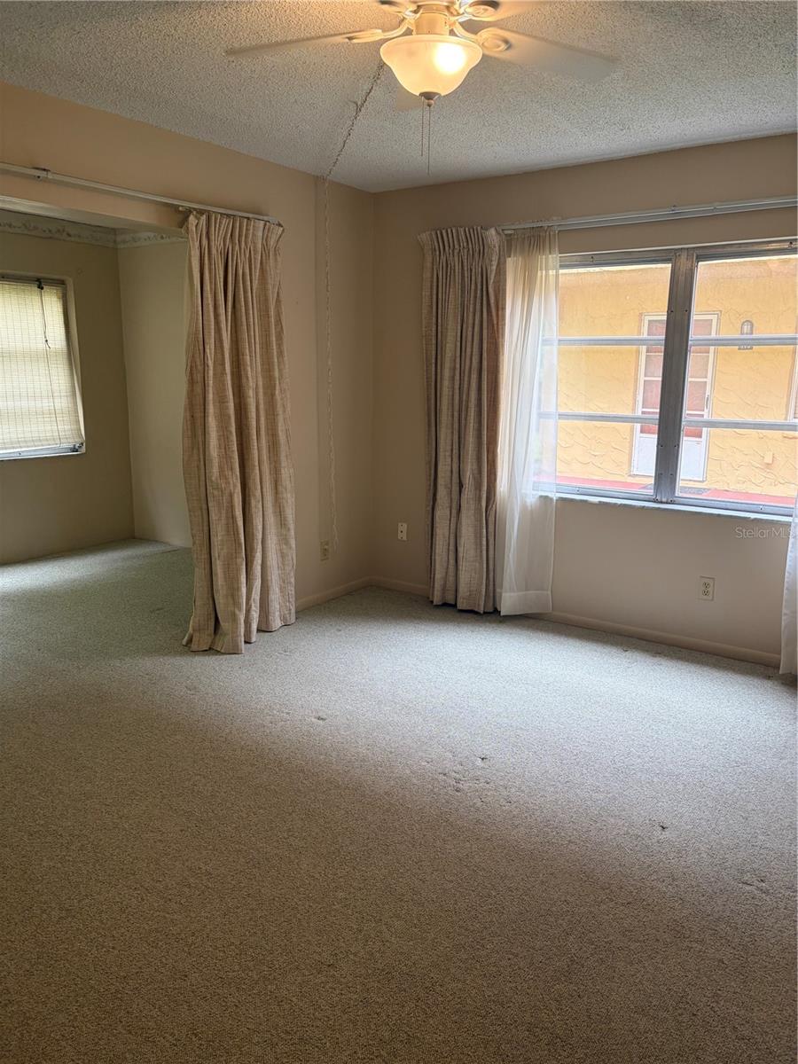 400 EL CAMINO DR #114