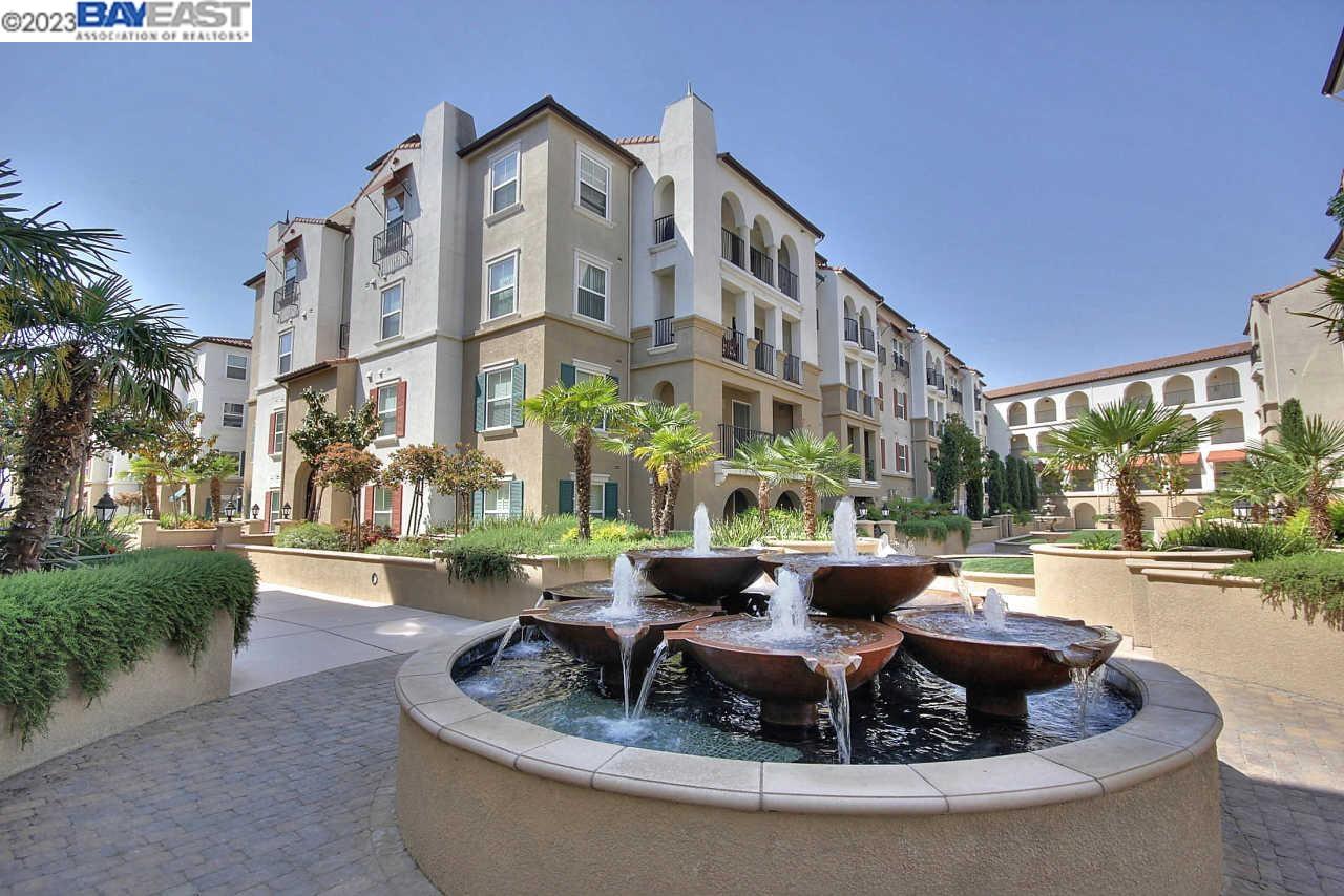 3240 Maguire Way # 318