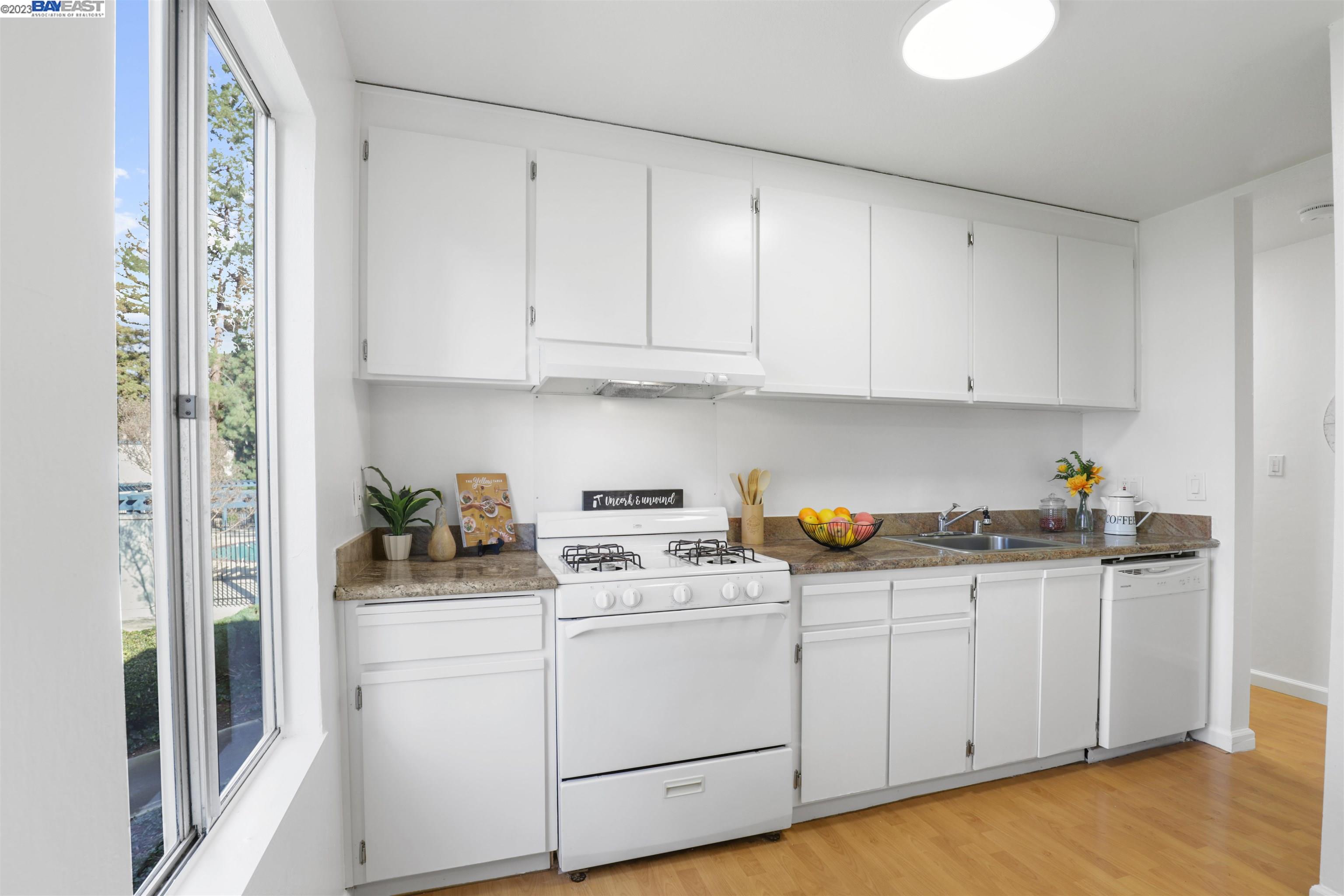 1001 Murrieta Blvd # 114