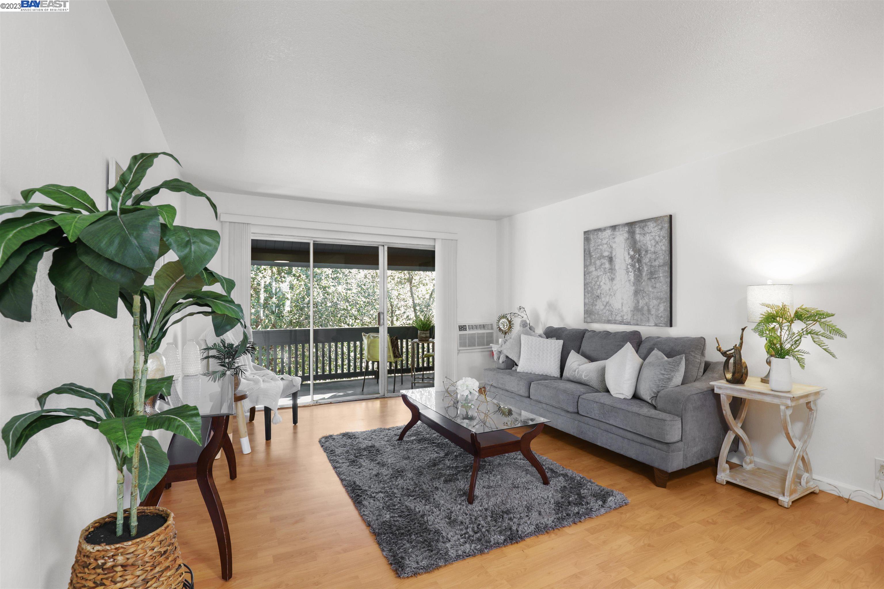 1001 Murrieta Blvd # 114