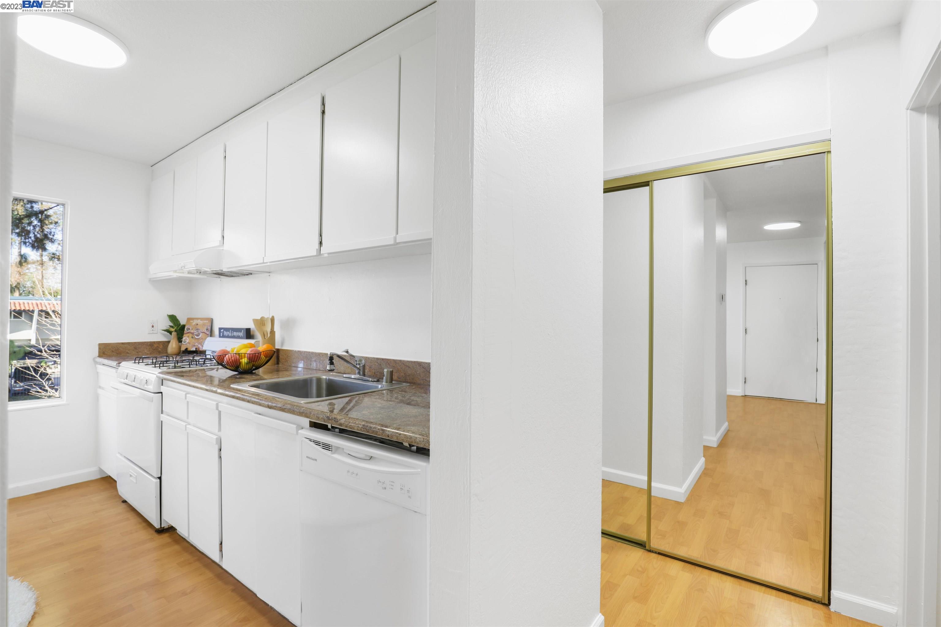 1001 Murrieta Blvd # 114