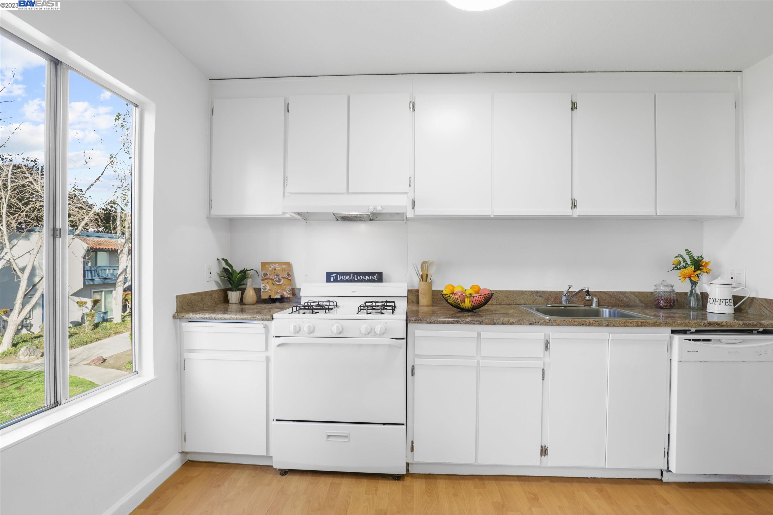 1001 Murrieta Blvd # 114