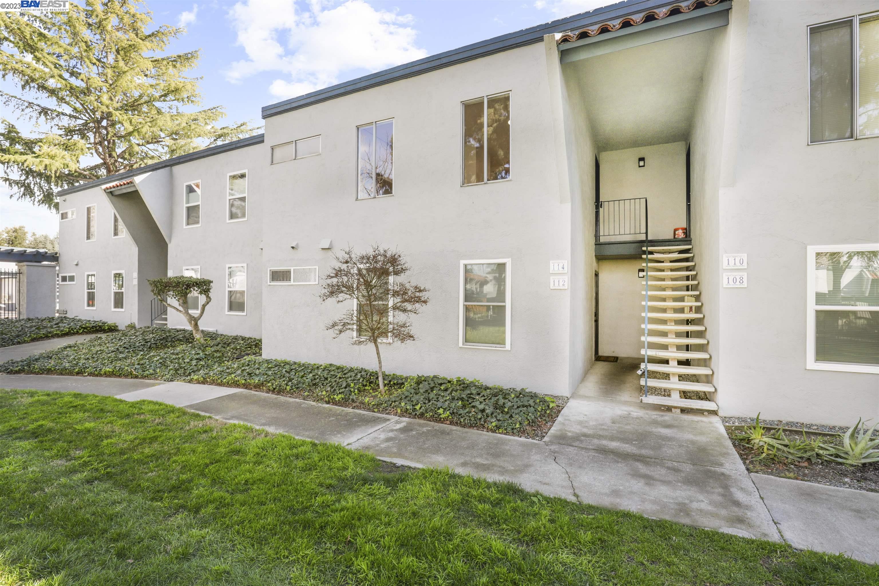 1001 Murrieta Blvd # 114