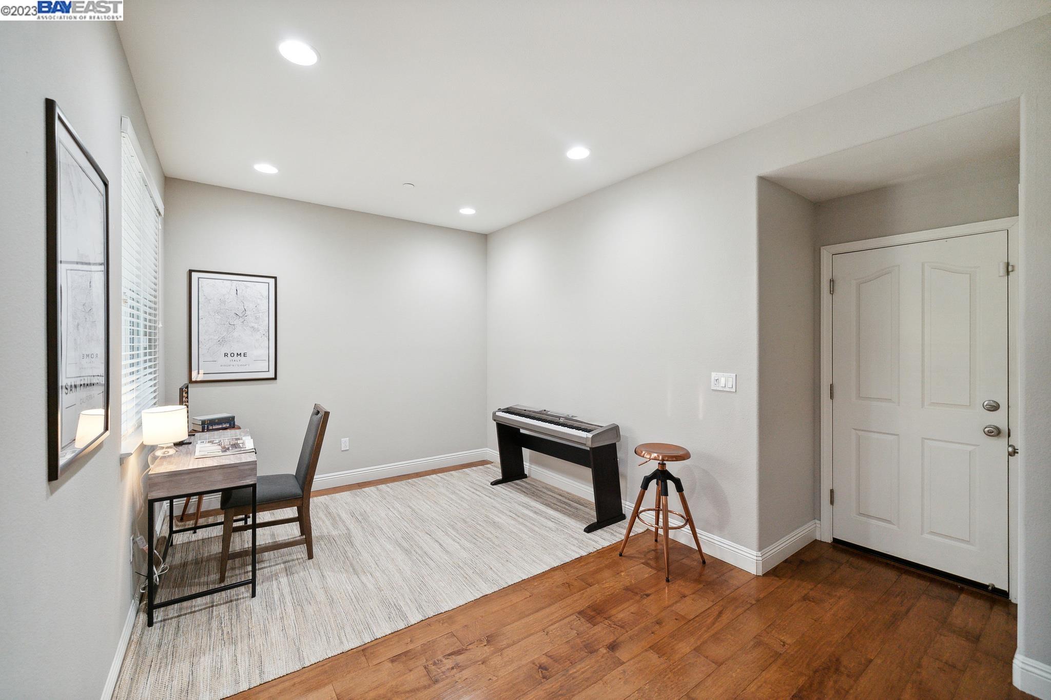 6602 S Mariposa Lane