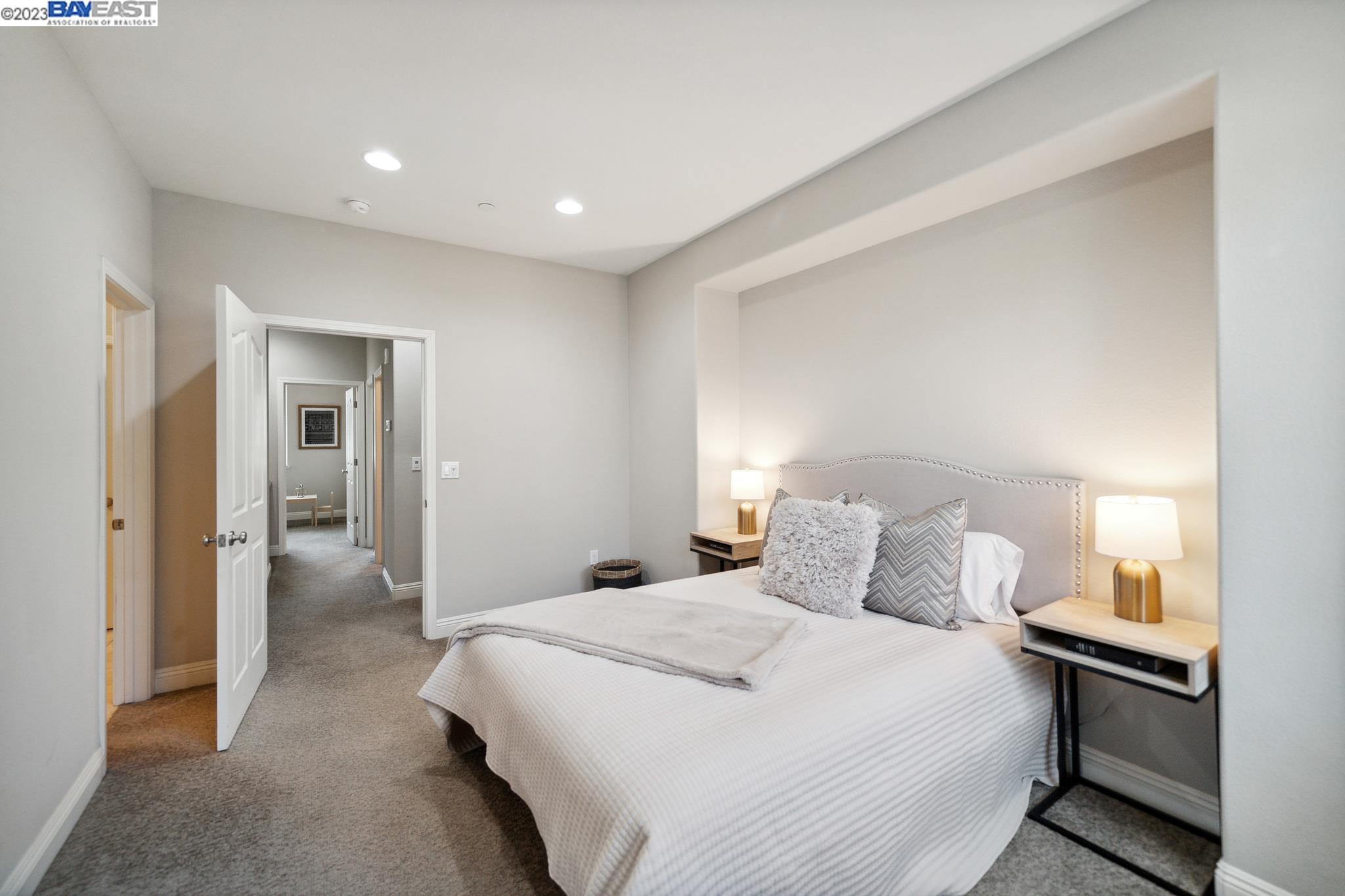 6602 S Mariposa Lane