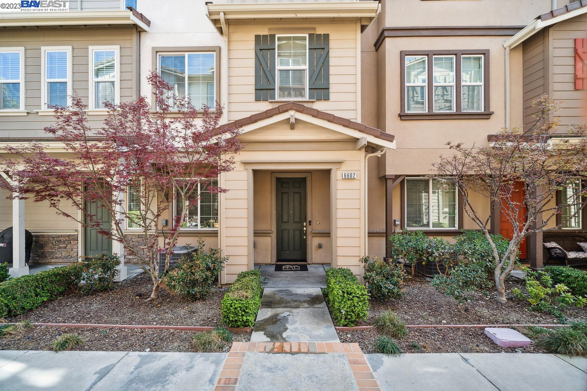 6602 S Mariposa Lane