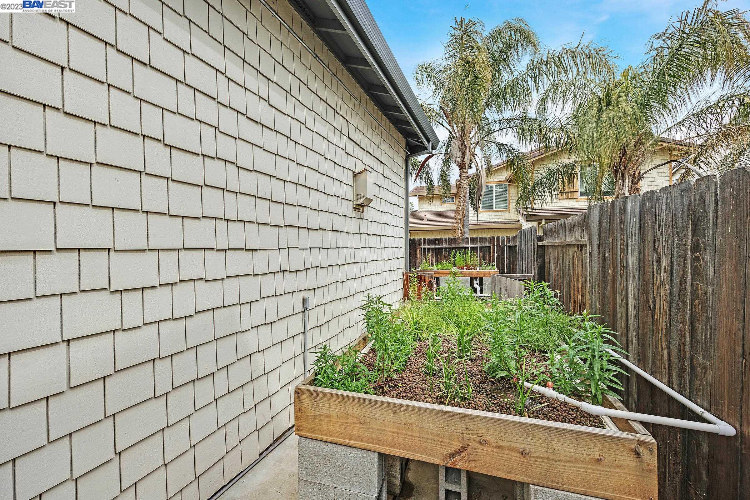 1649 Whispering Wind Dr