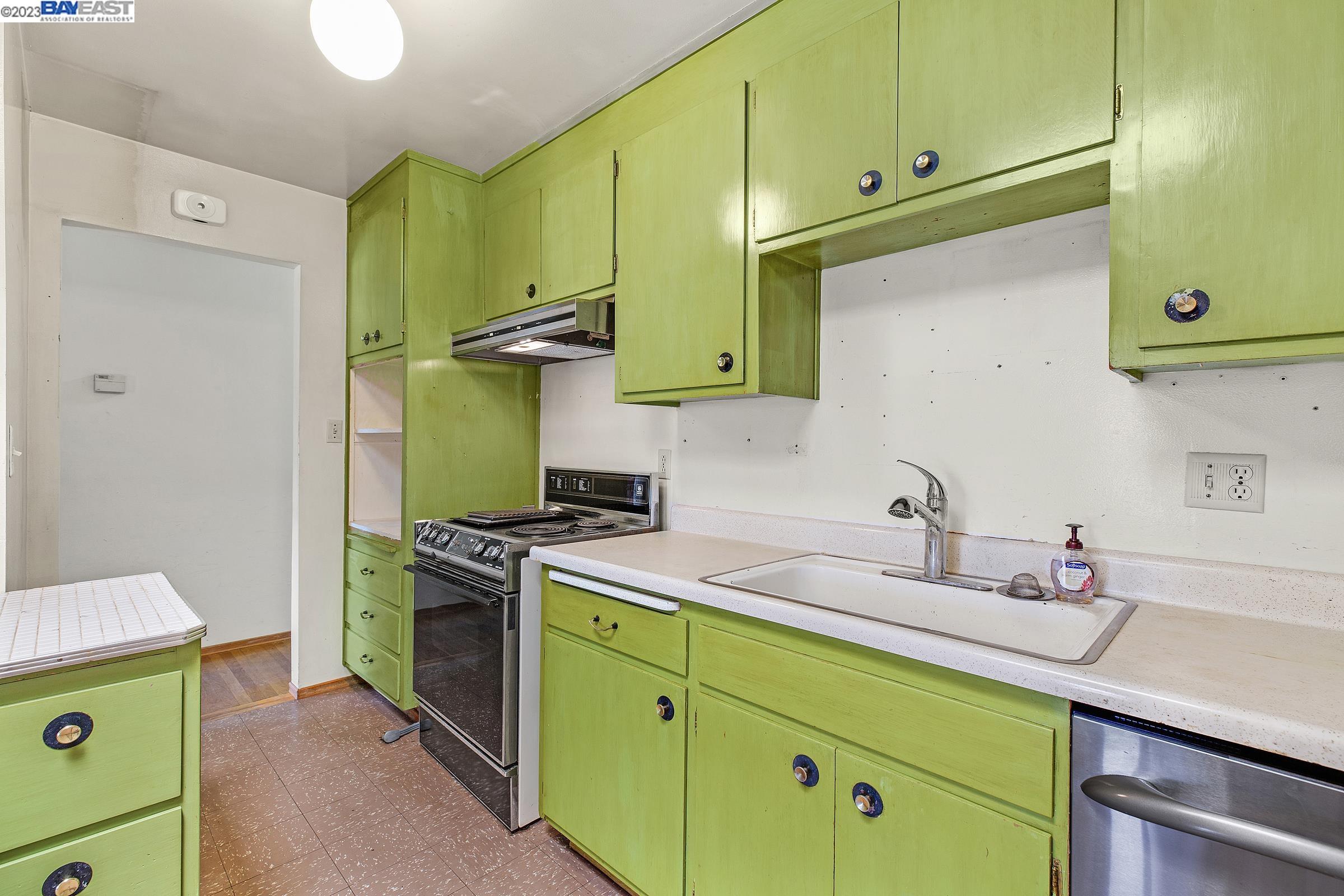 2638 Sleepy Hollow Avenue