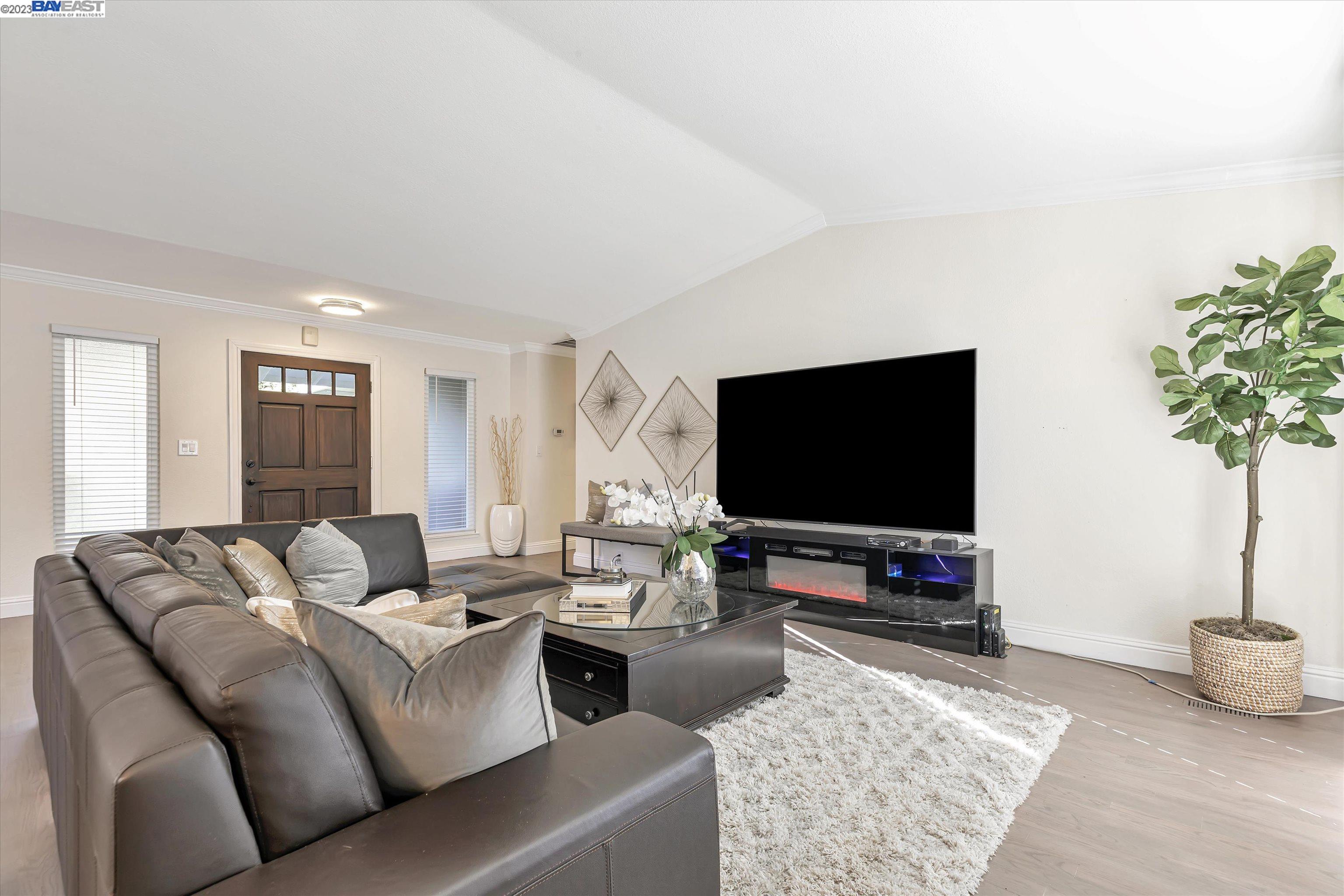 1739 Saint Helena Dr