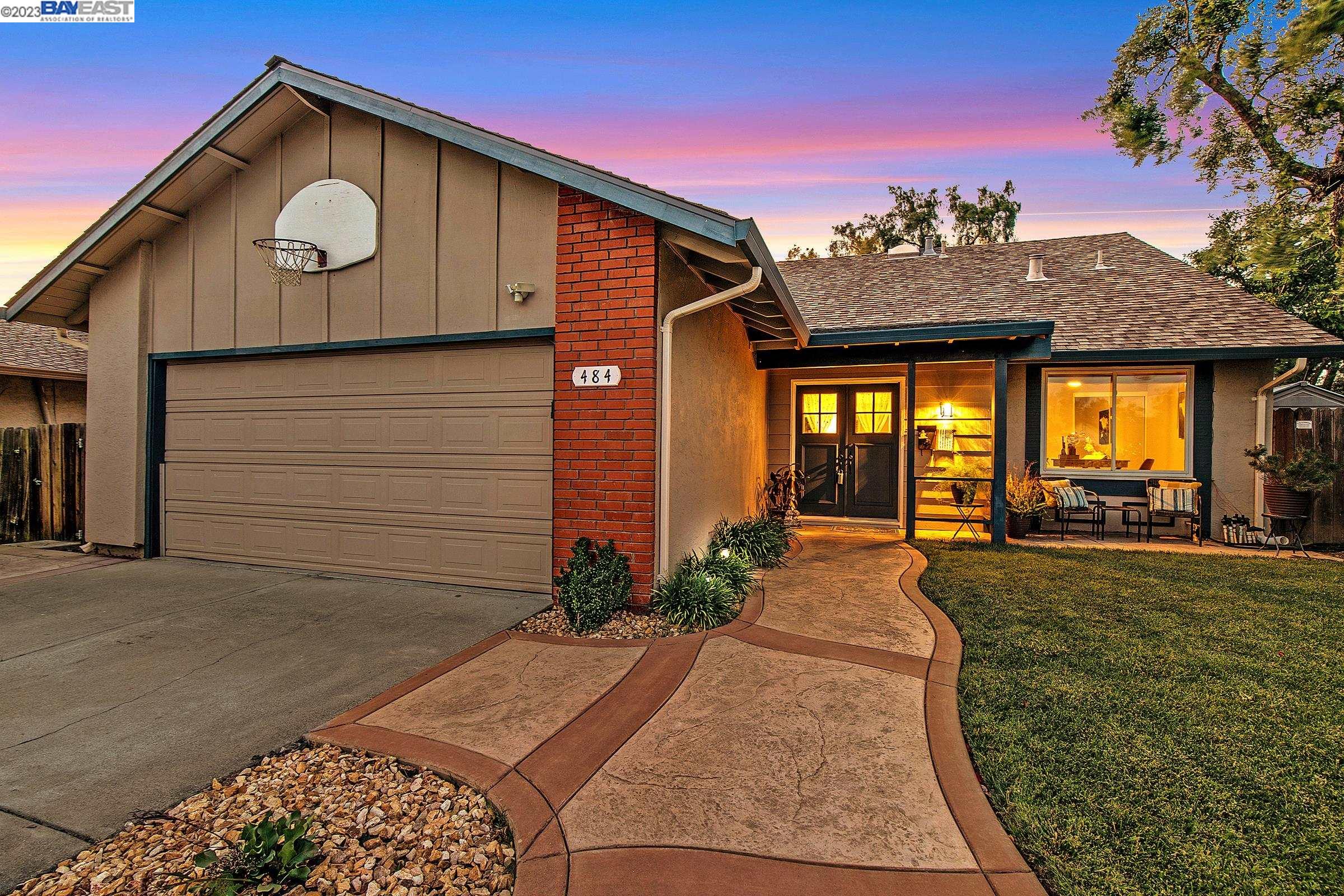 484 Colusa Way