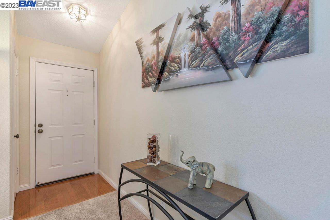 302 Norris Canyon Ter