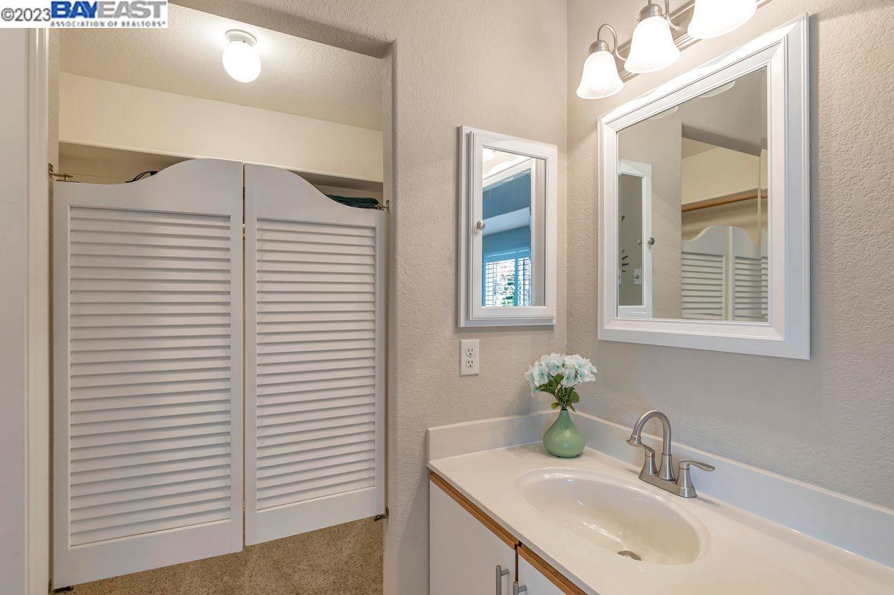 302 Norris Canyon Ter