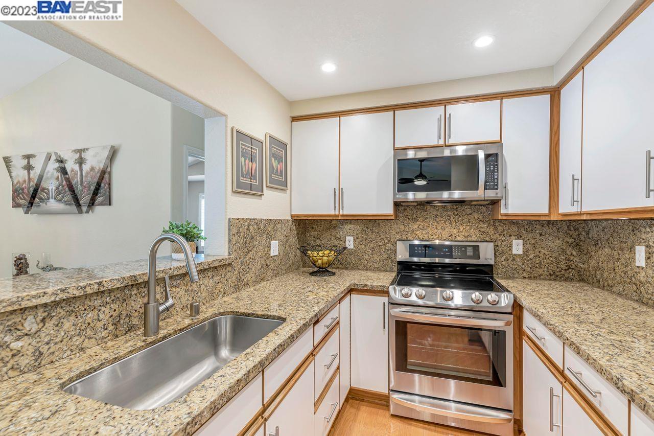 302 Norris Canyon Ter