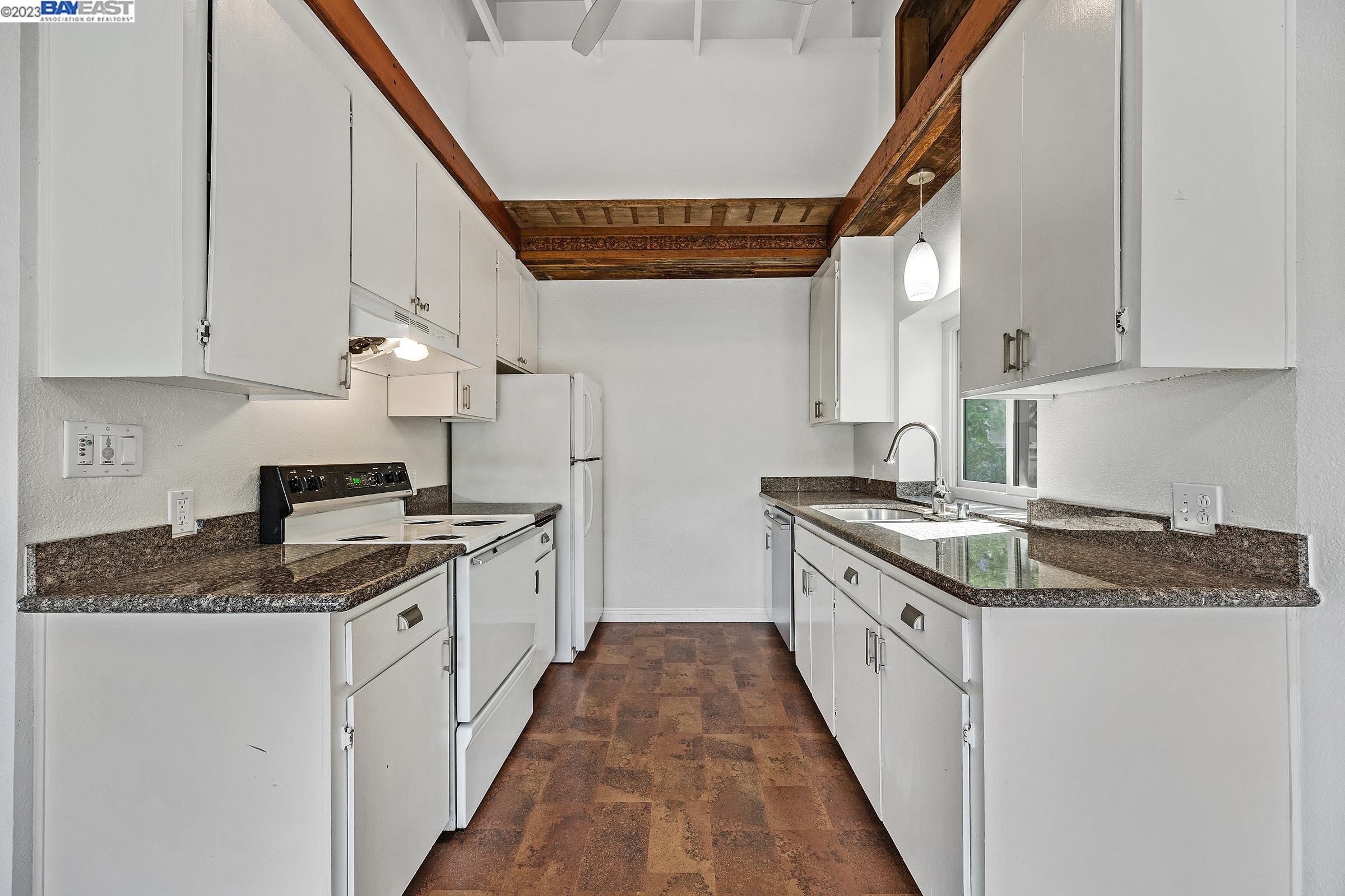 7400 Mountain Blvd # 3A