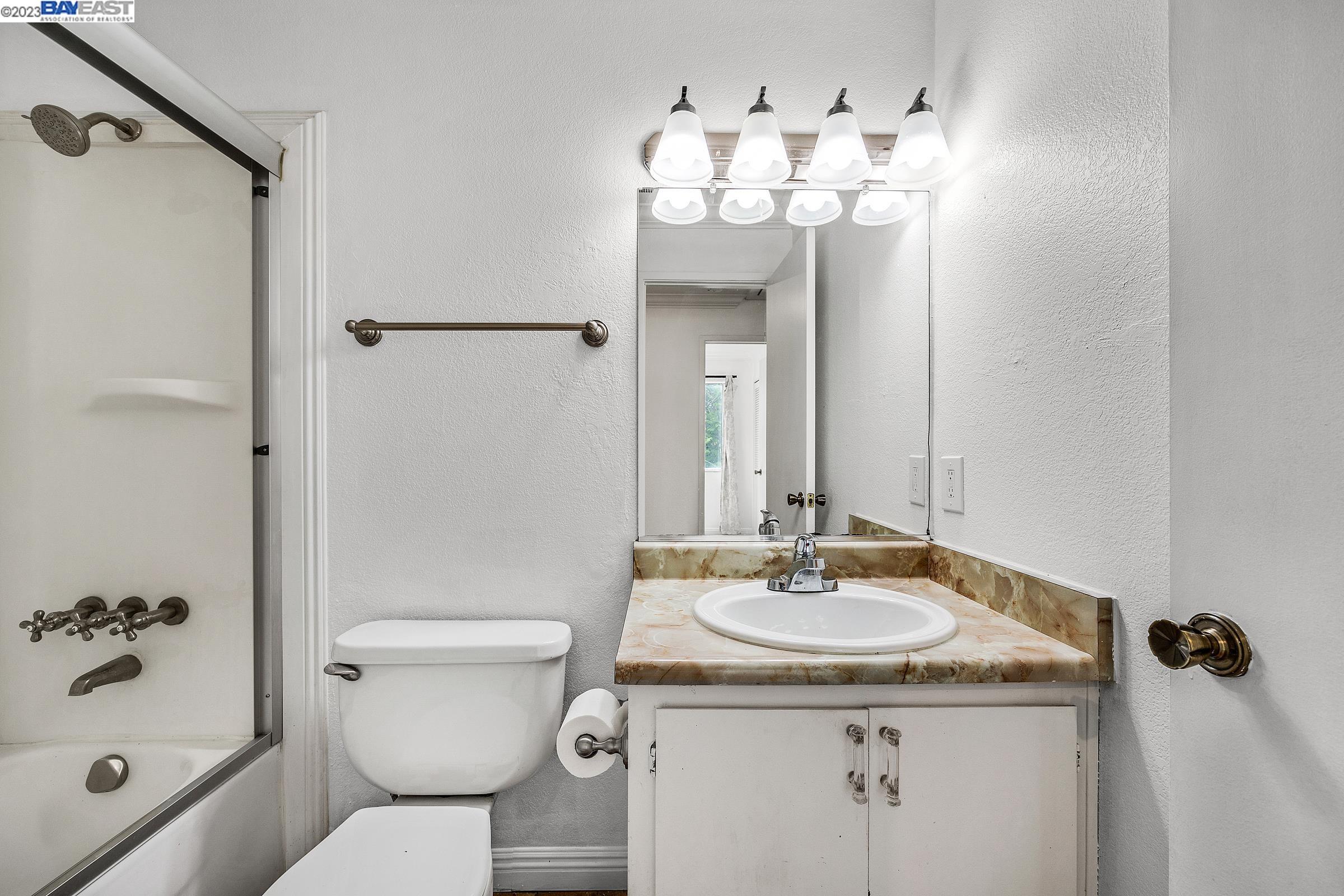 7400 Mountain Blvd # 3A