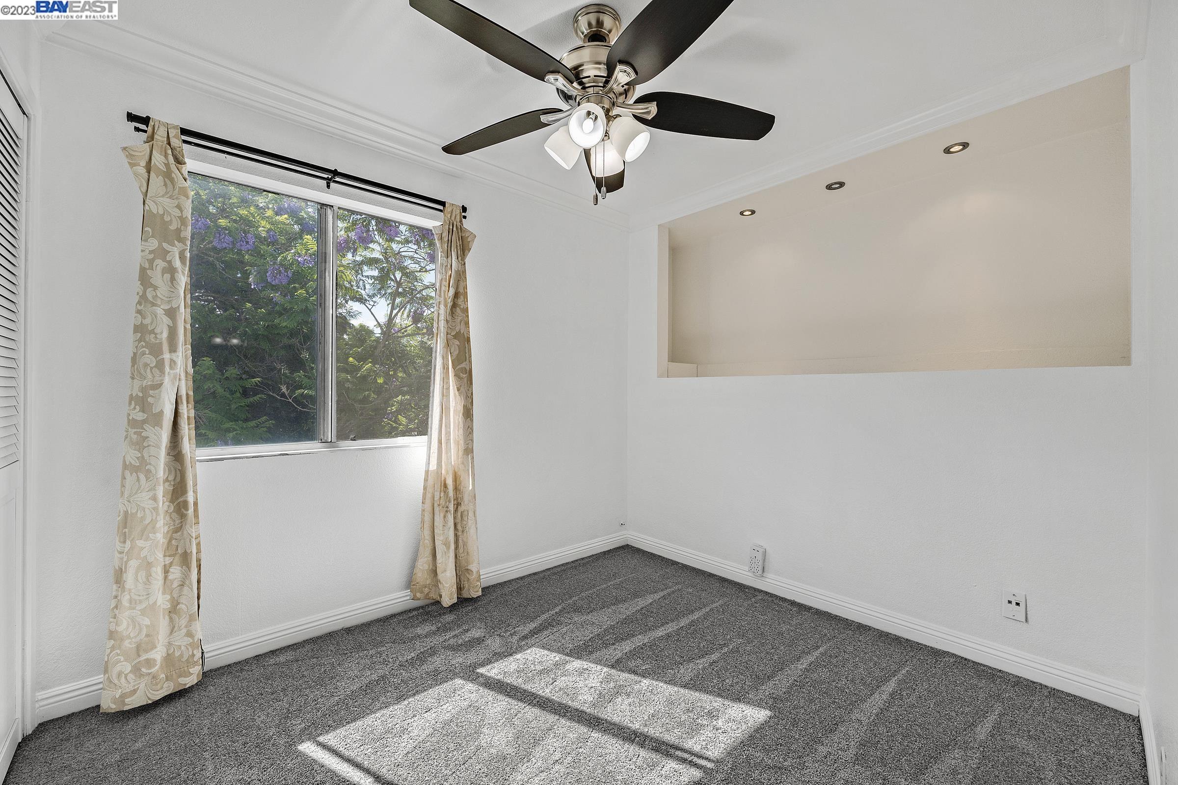 7400 Mountain Blvd # 3A