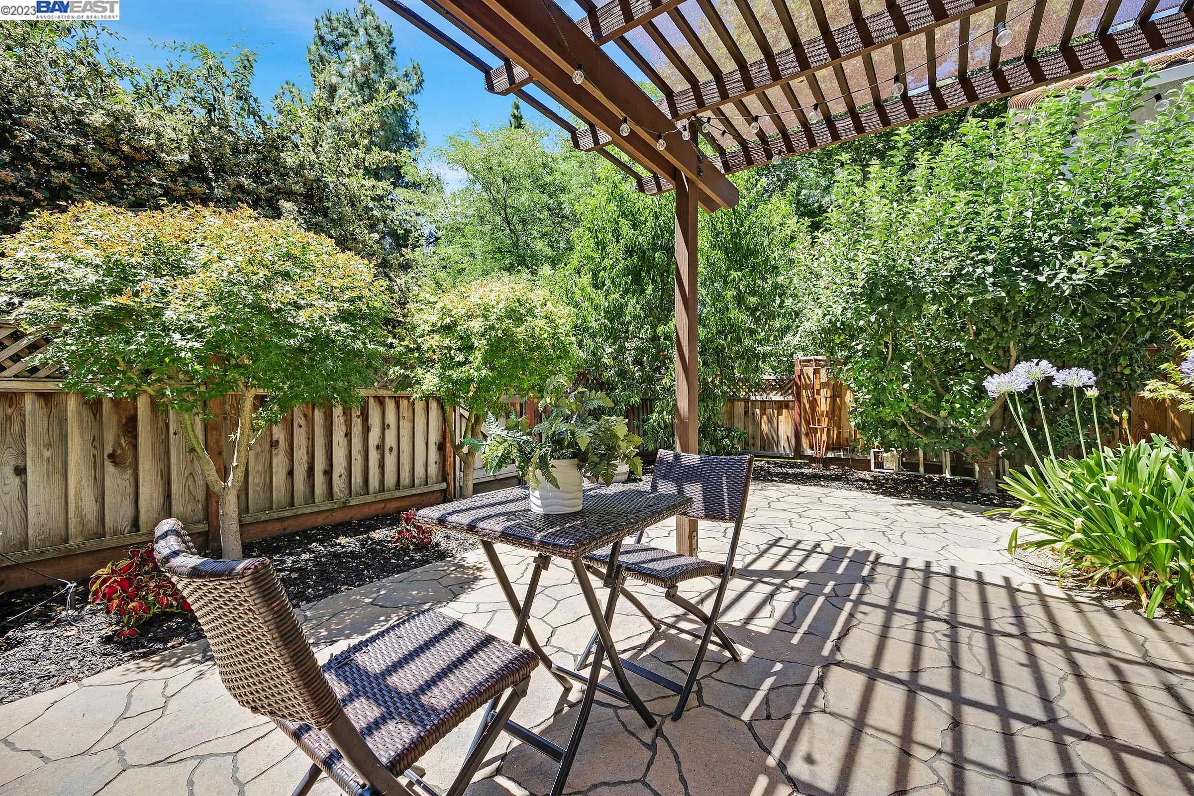 343 Charlotte Common