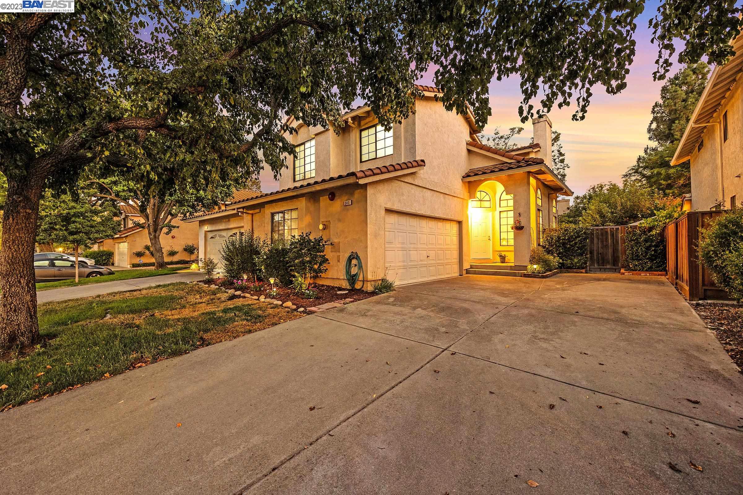 343 Charlotte Common