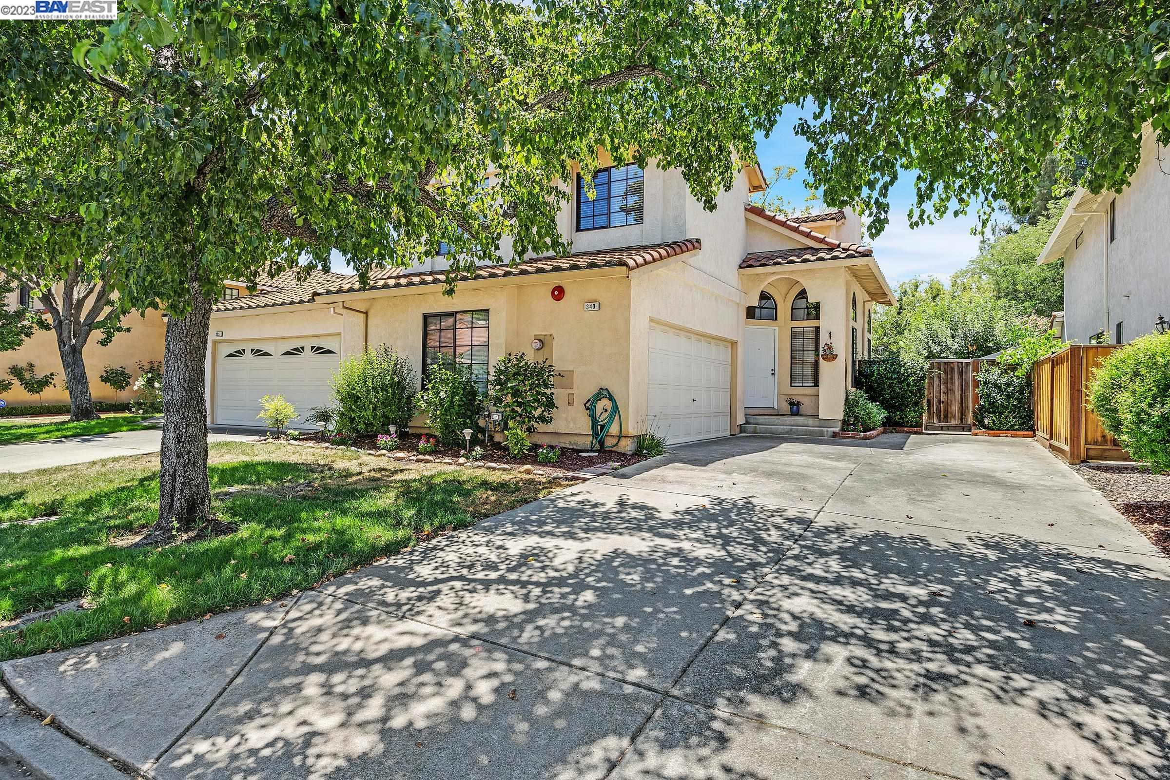 343 Charlotte Common