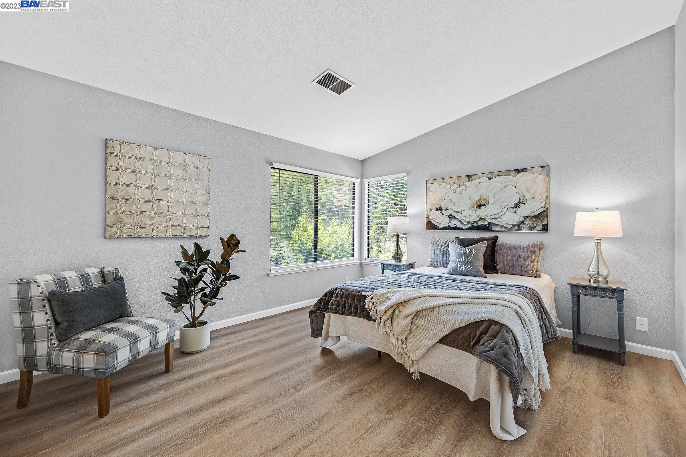 343 Charlotte Common