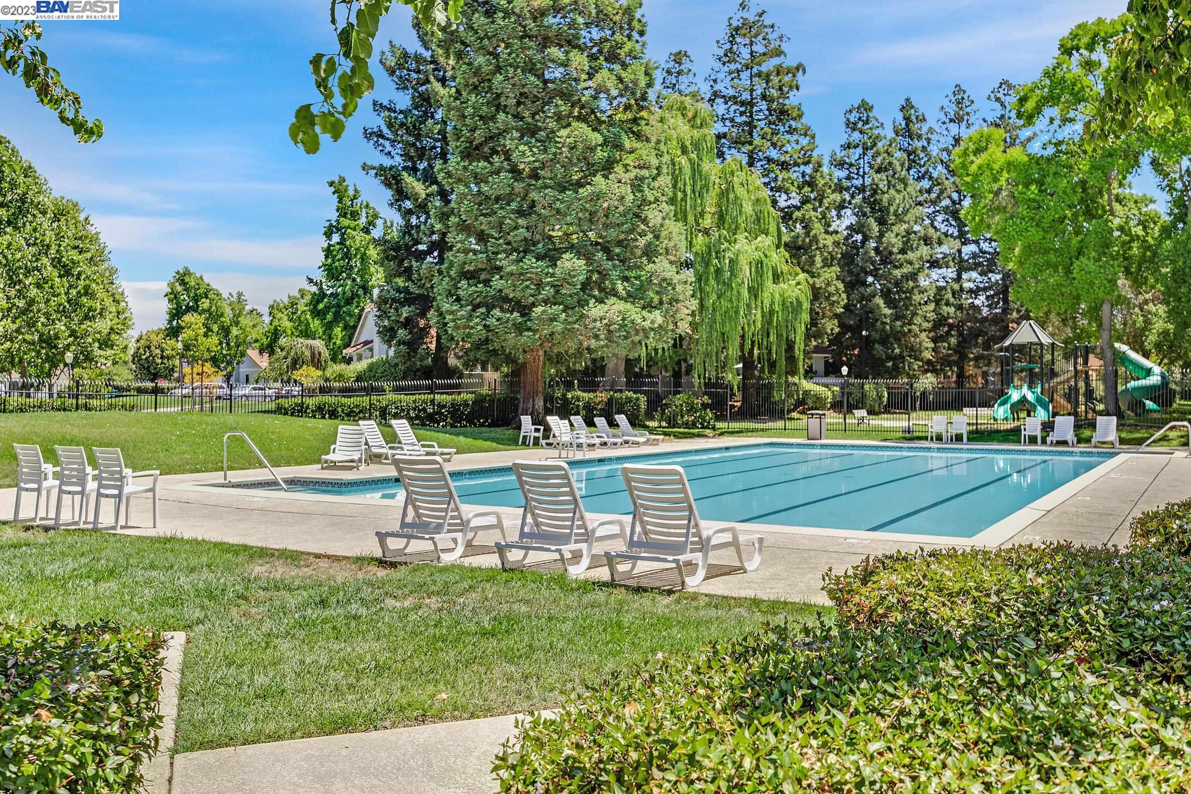 343 Charlotte Common