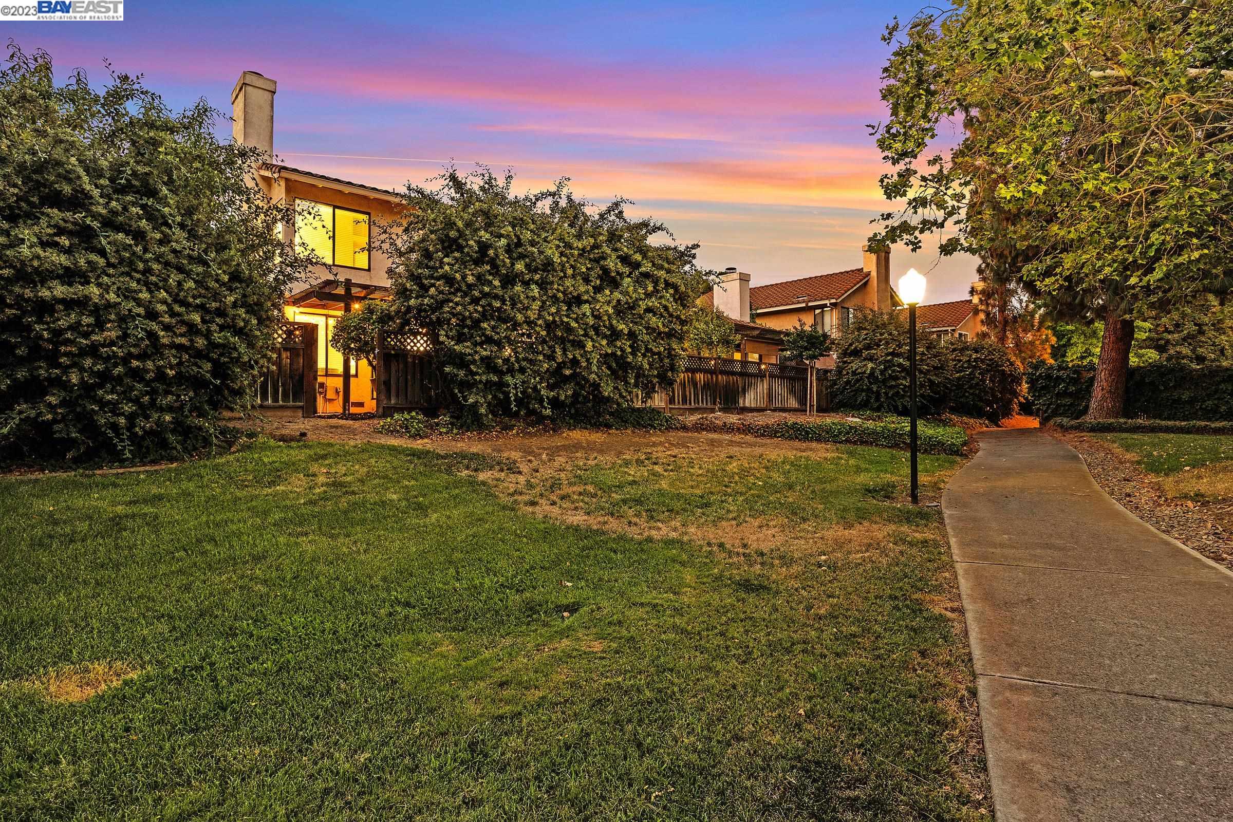 343 Charlotte Common