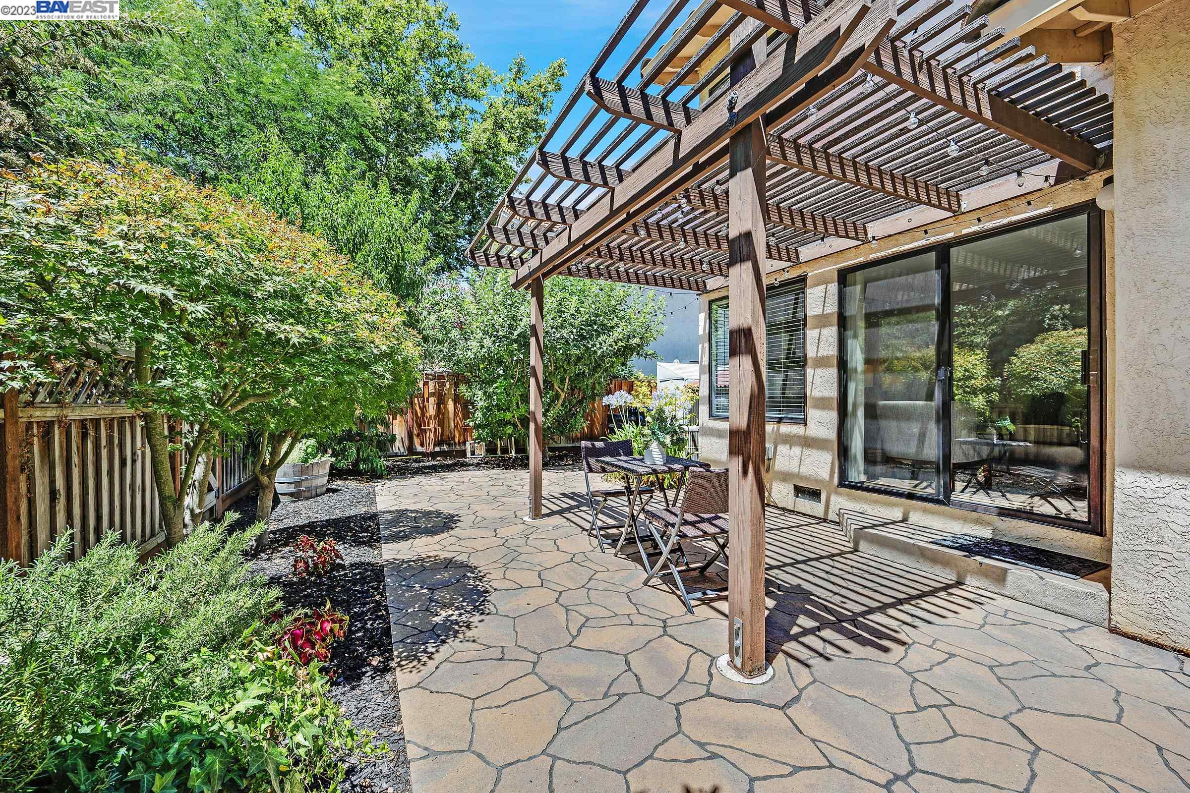 343 Charlotte Common