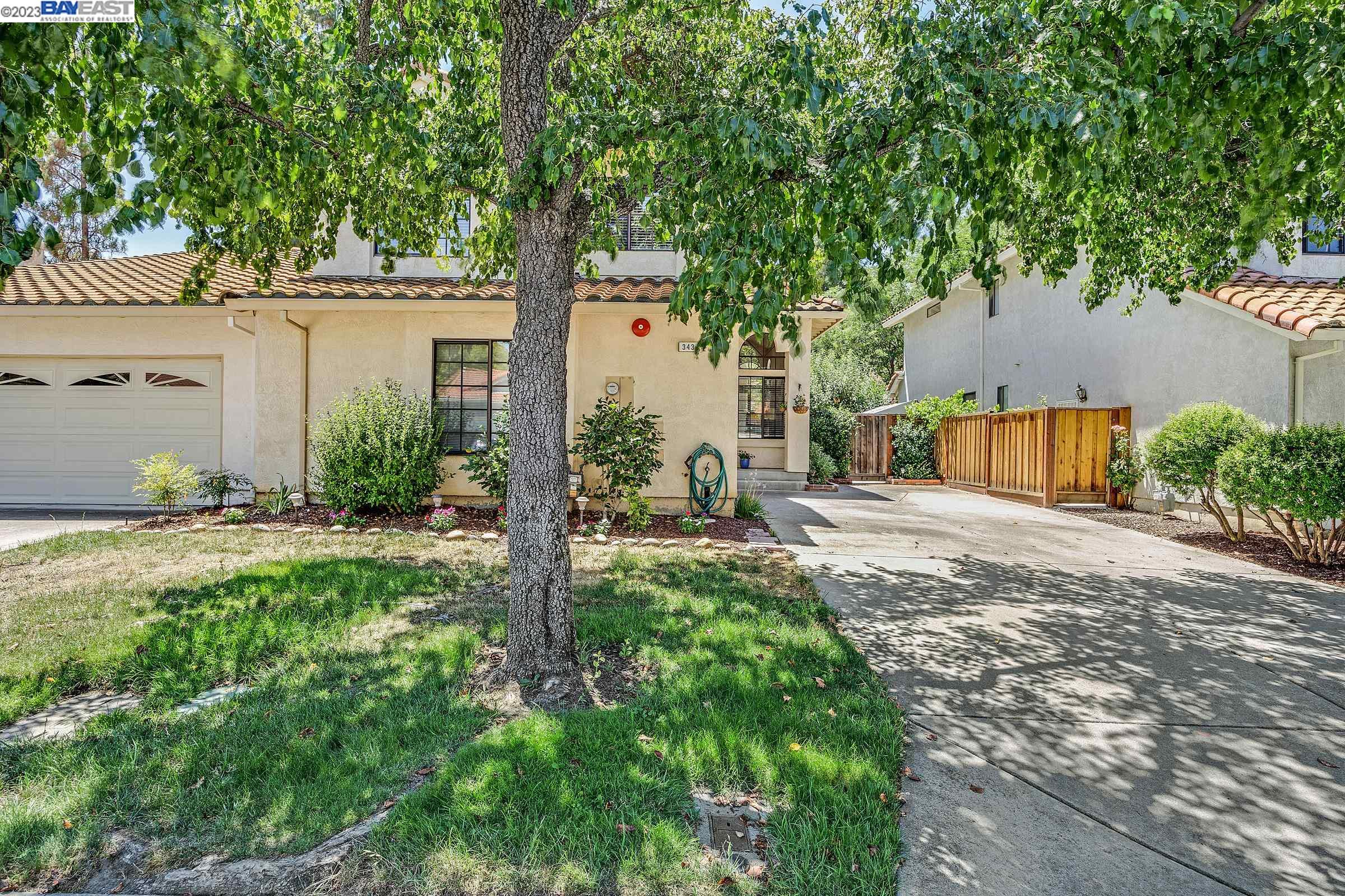 343 Charlotte Common