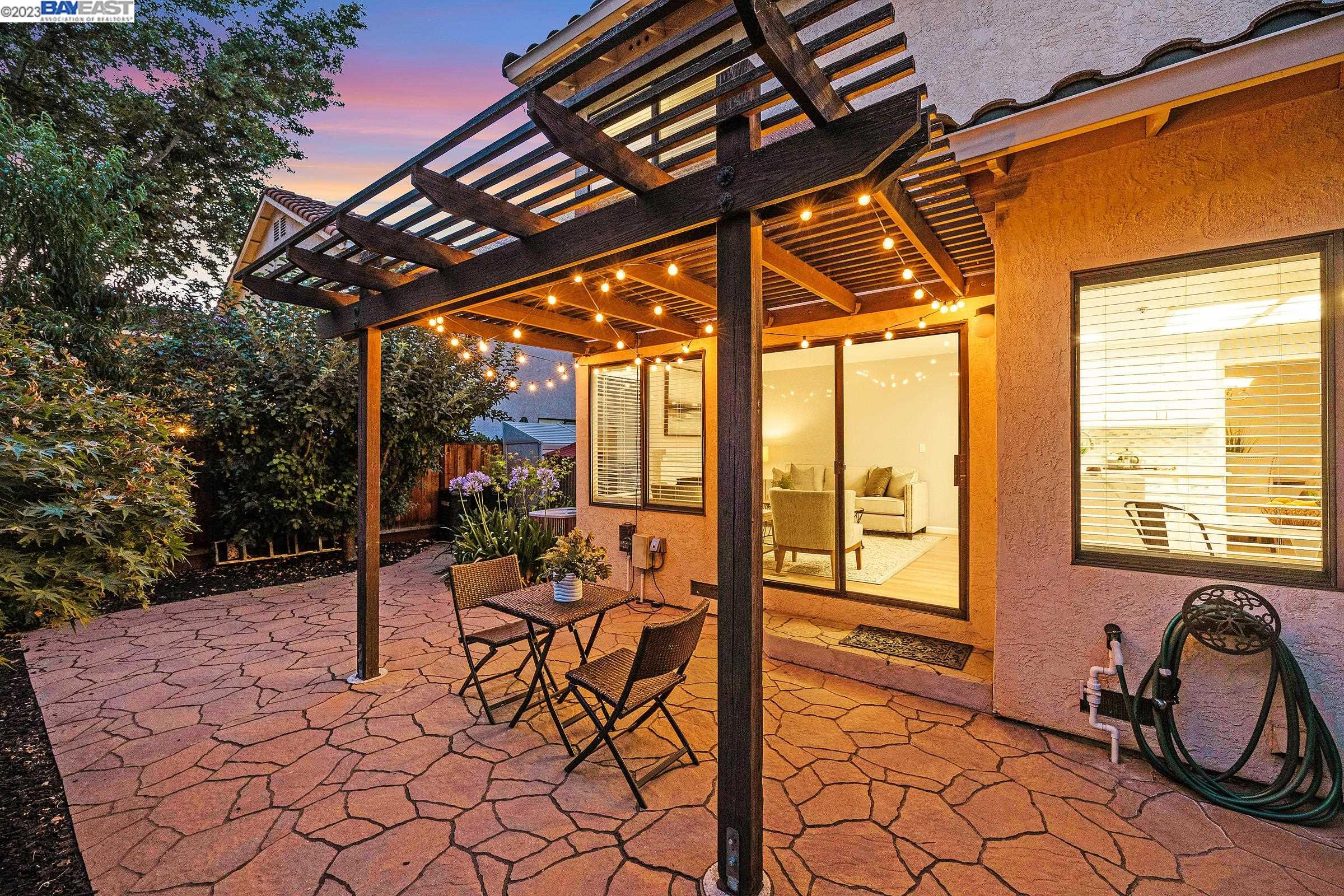 343 Charlotte Common