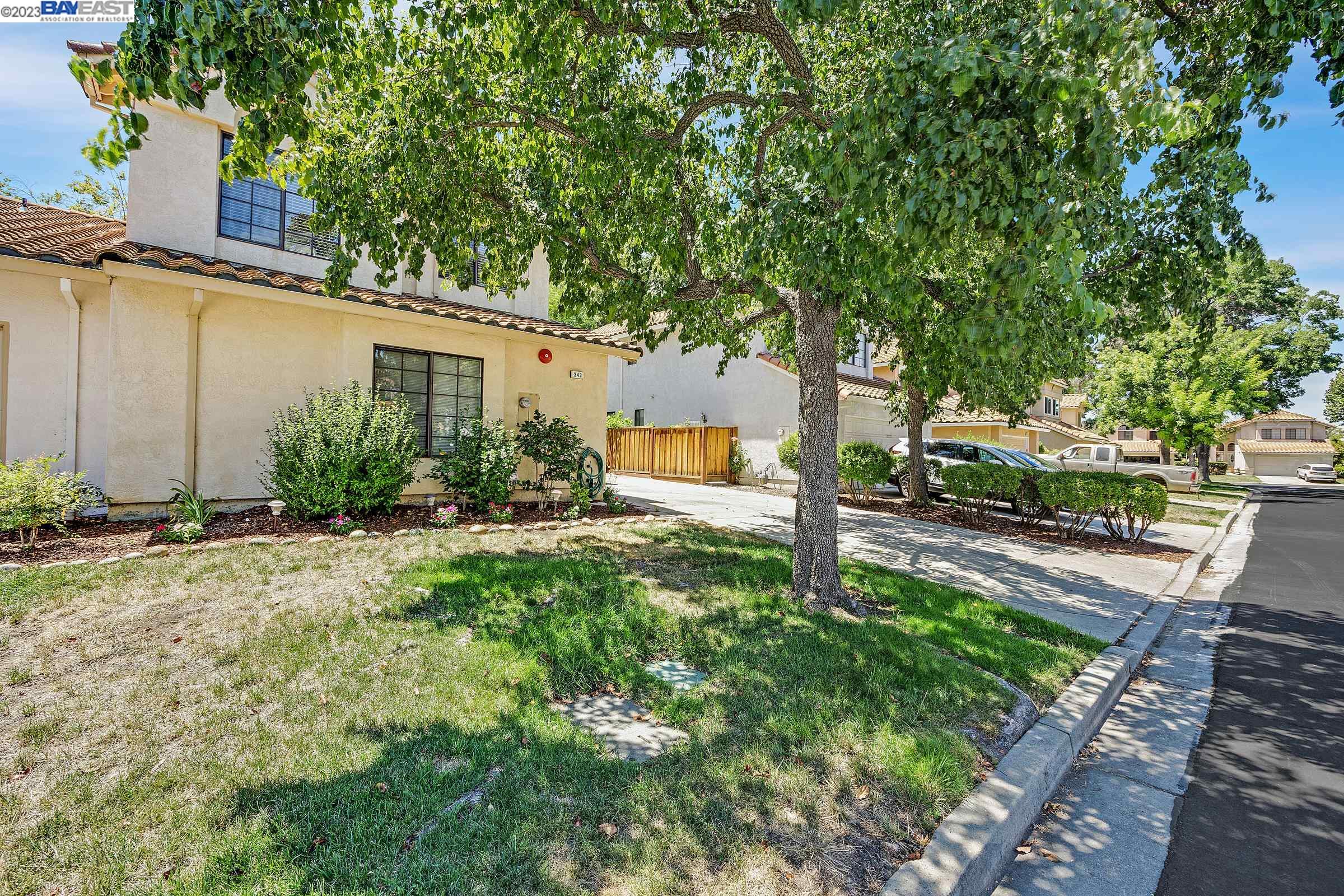 343 Charlotte Common