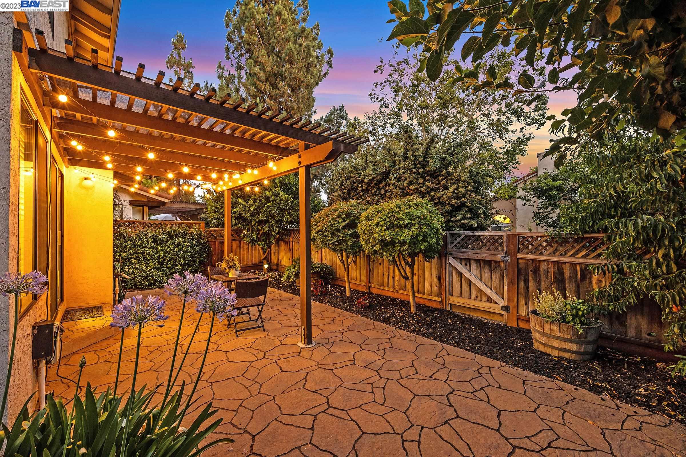 343 Charlotte Common