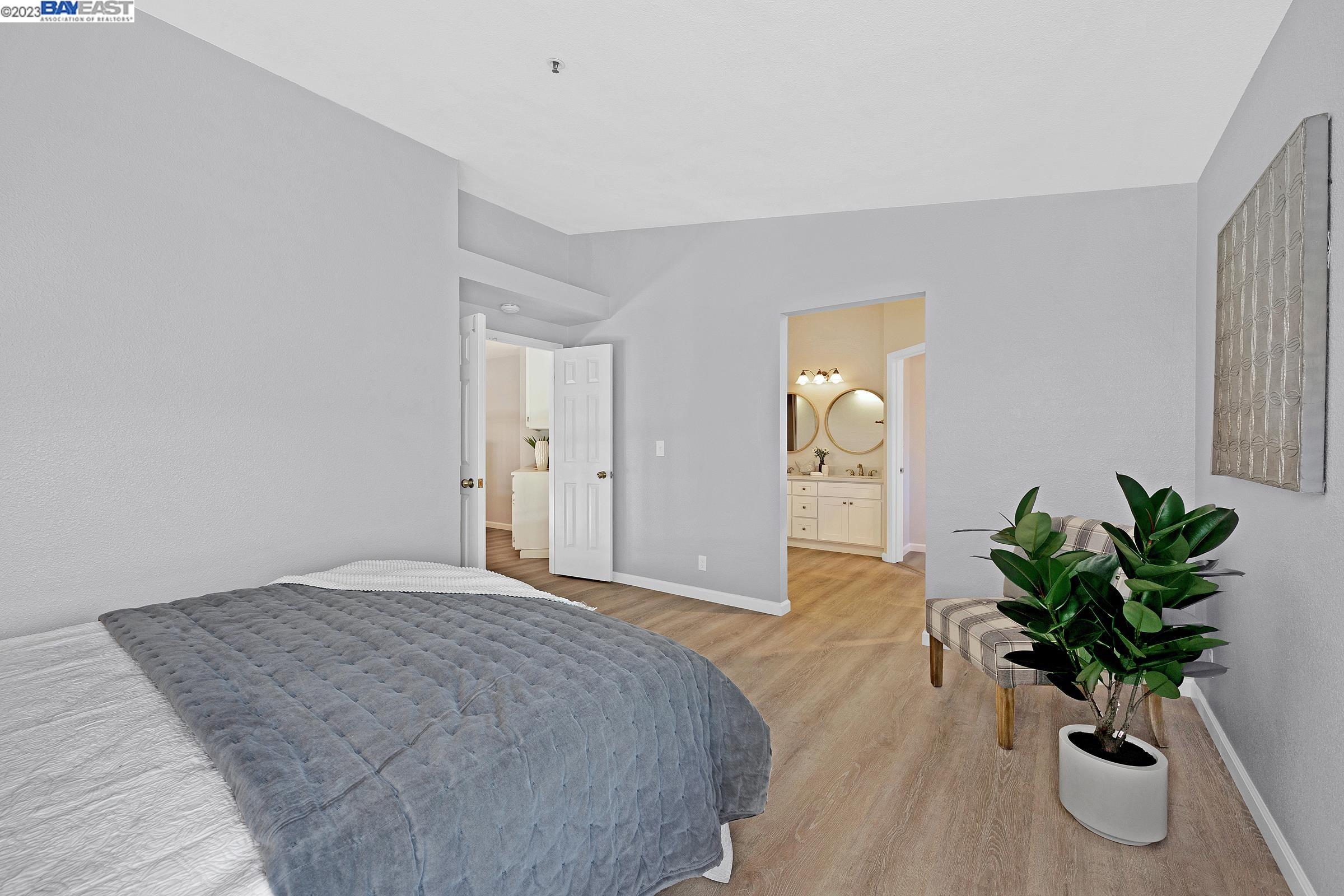 343 Charlotte Common