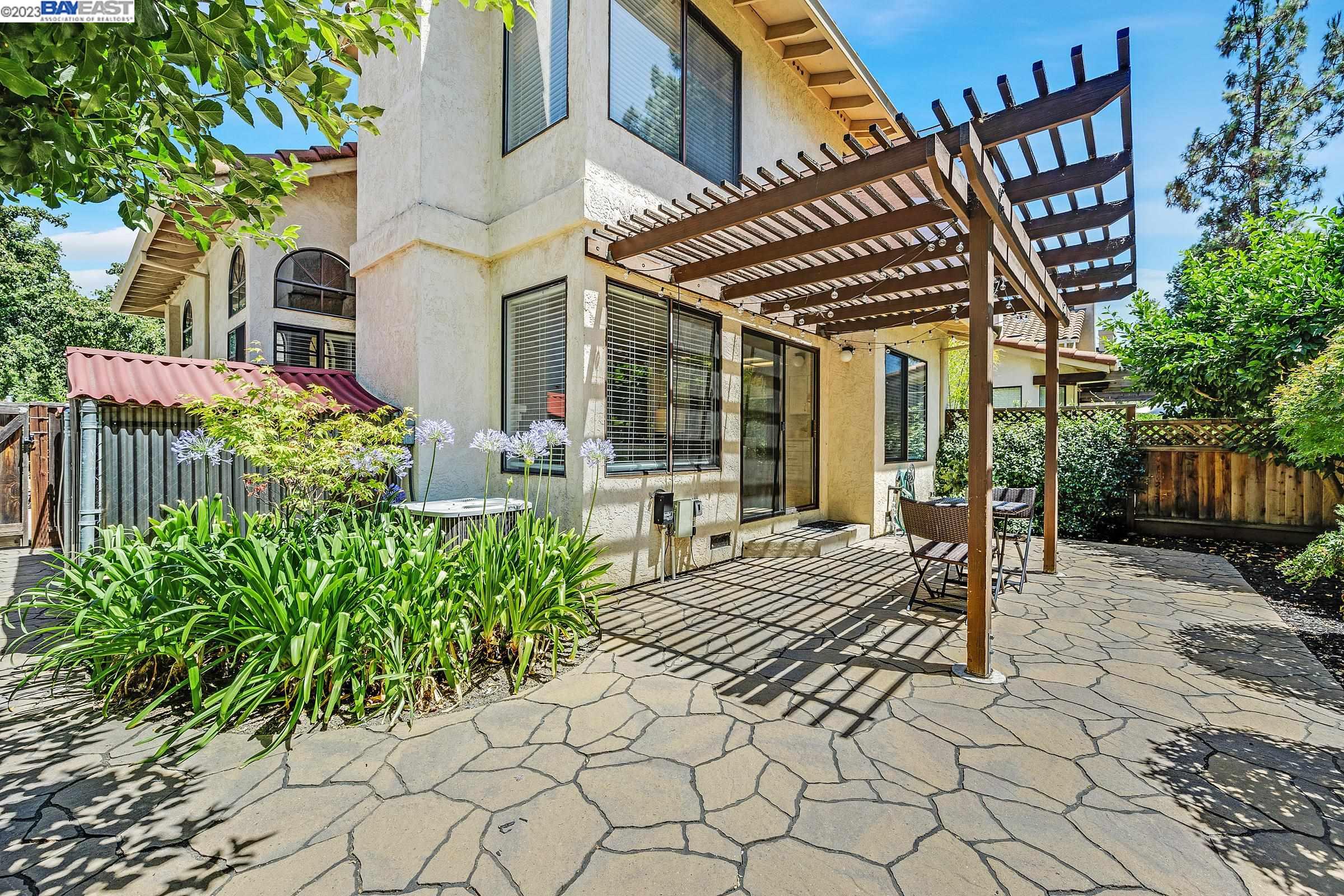 343 Charlotte Common