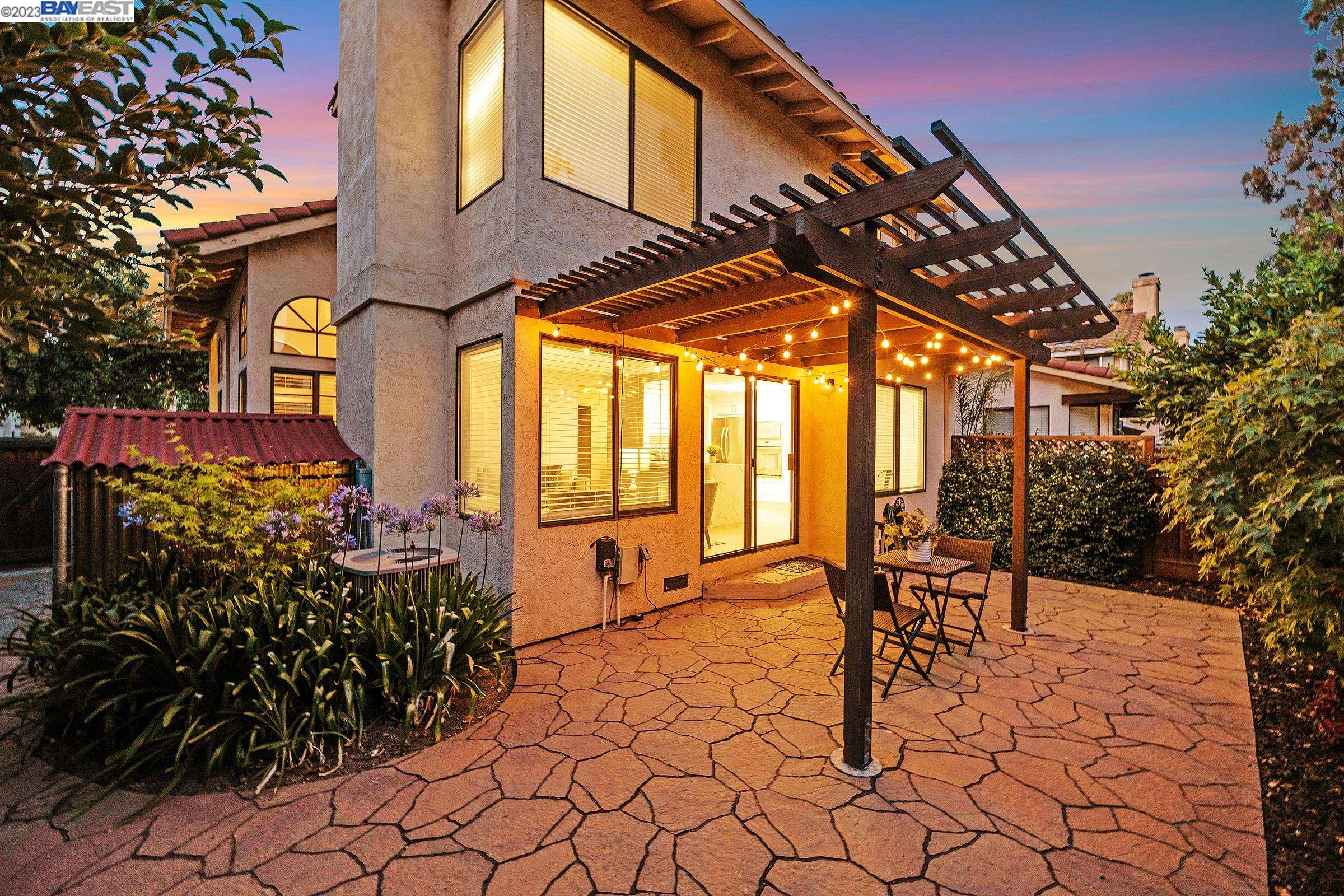 343 Charlotte Common