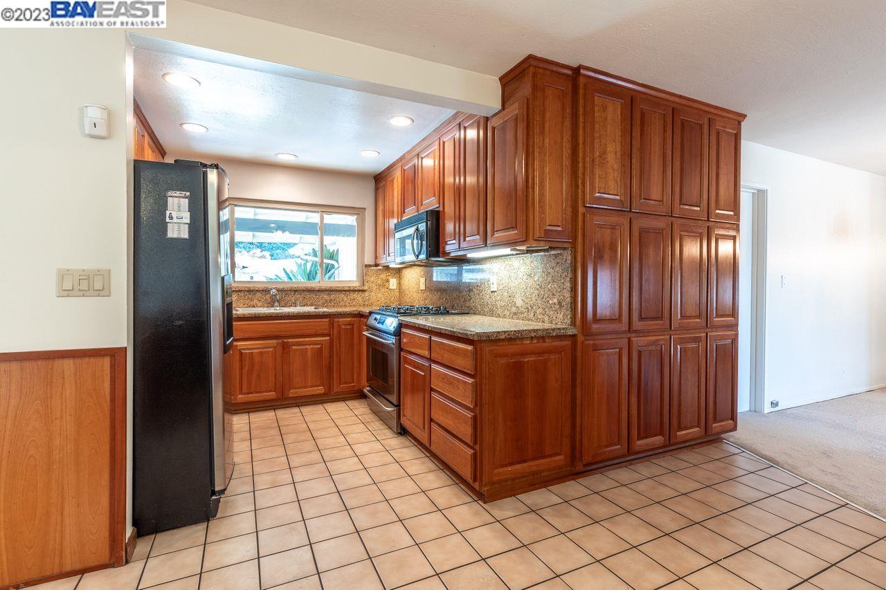 31621 Chicoine Avenue