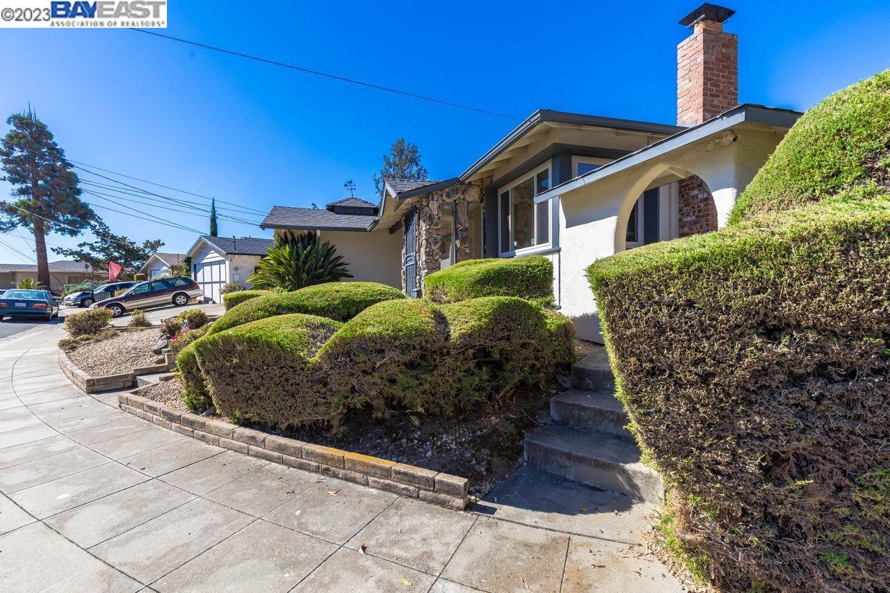 31621 Chicoine Avenue