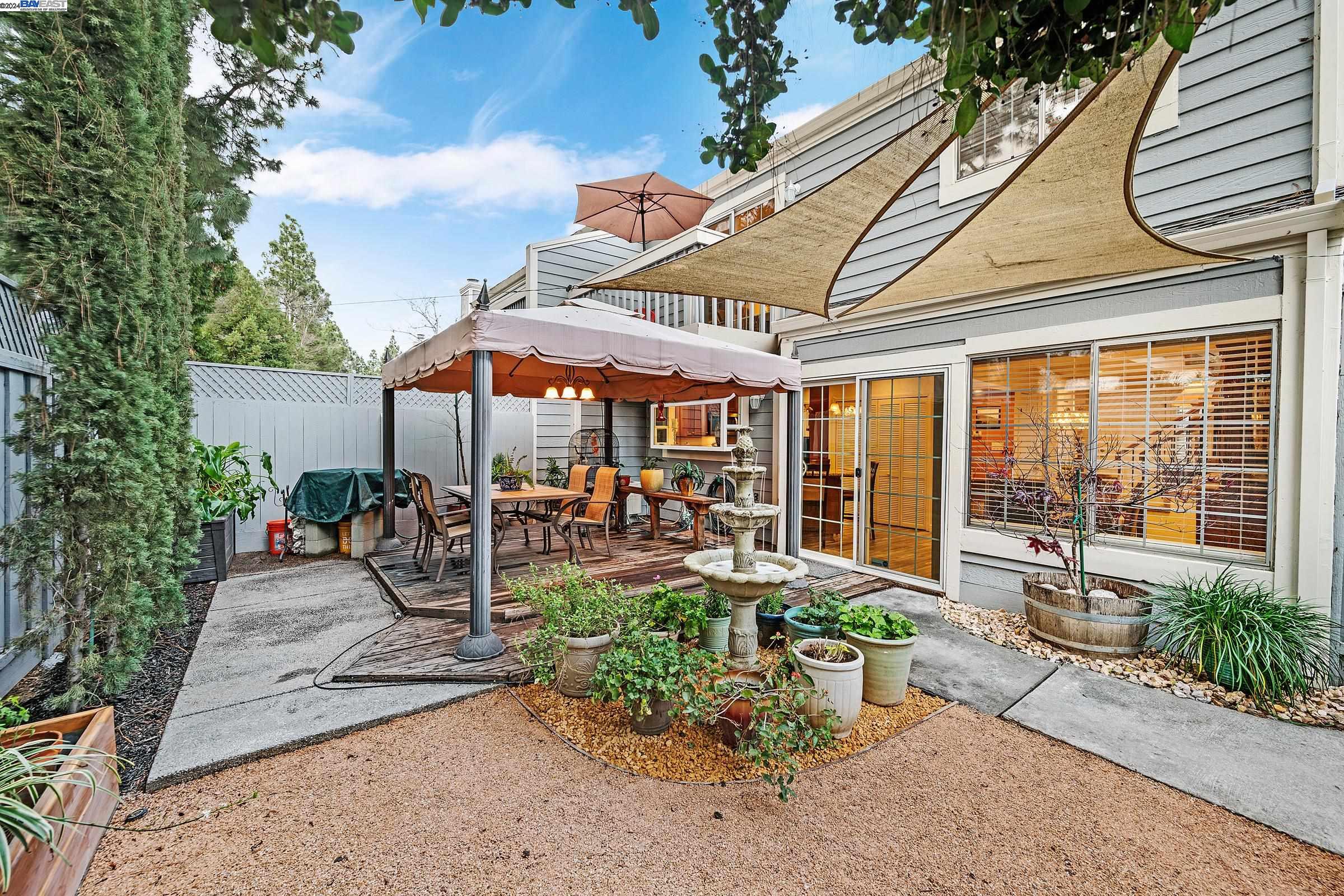 261 Northwood Commons