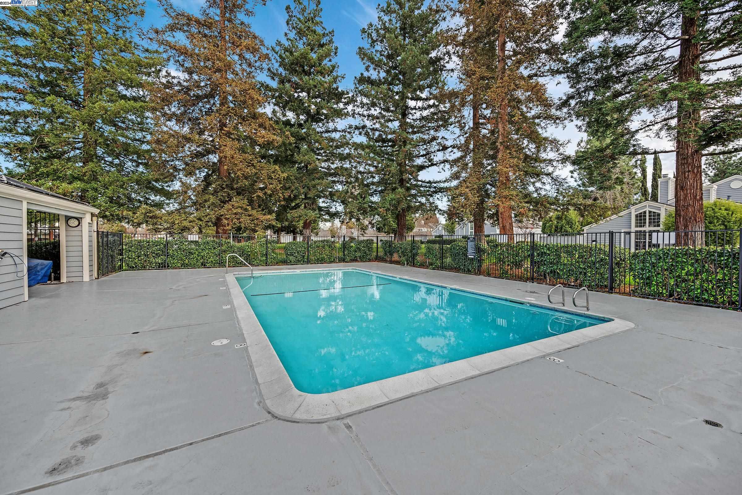 261 Northwood Commons