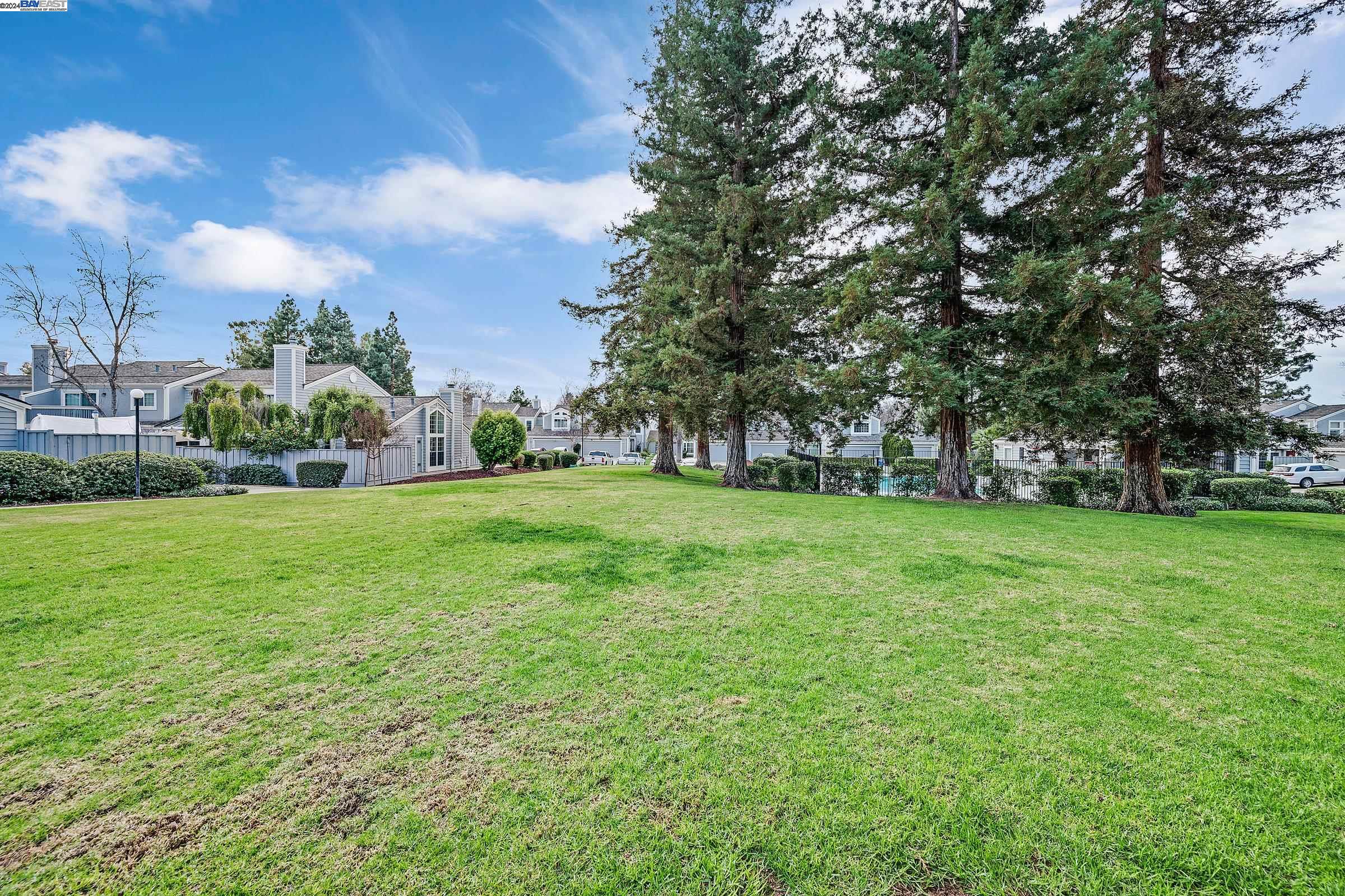 261 Northwood Commons