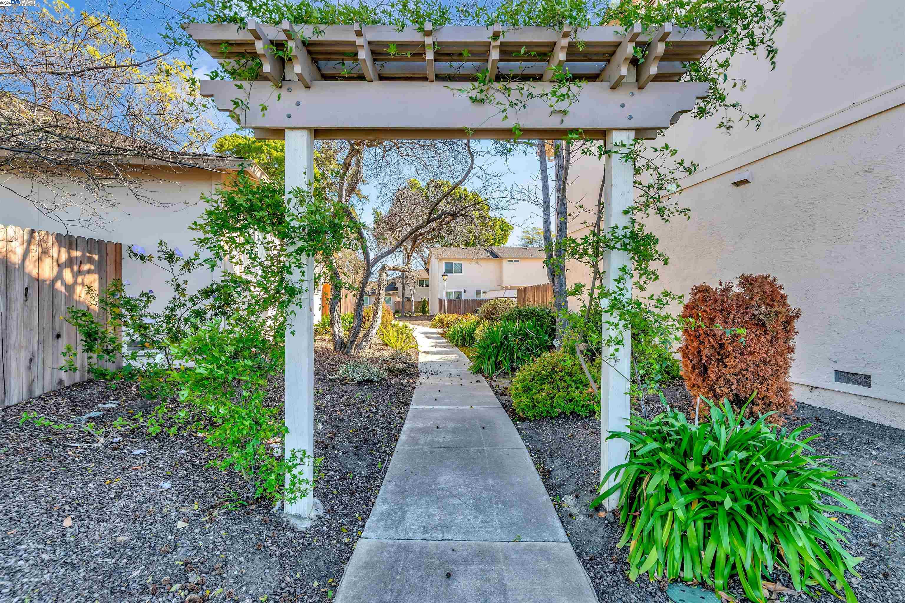 3806 Pimlico Dr