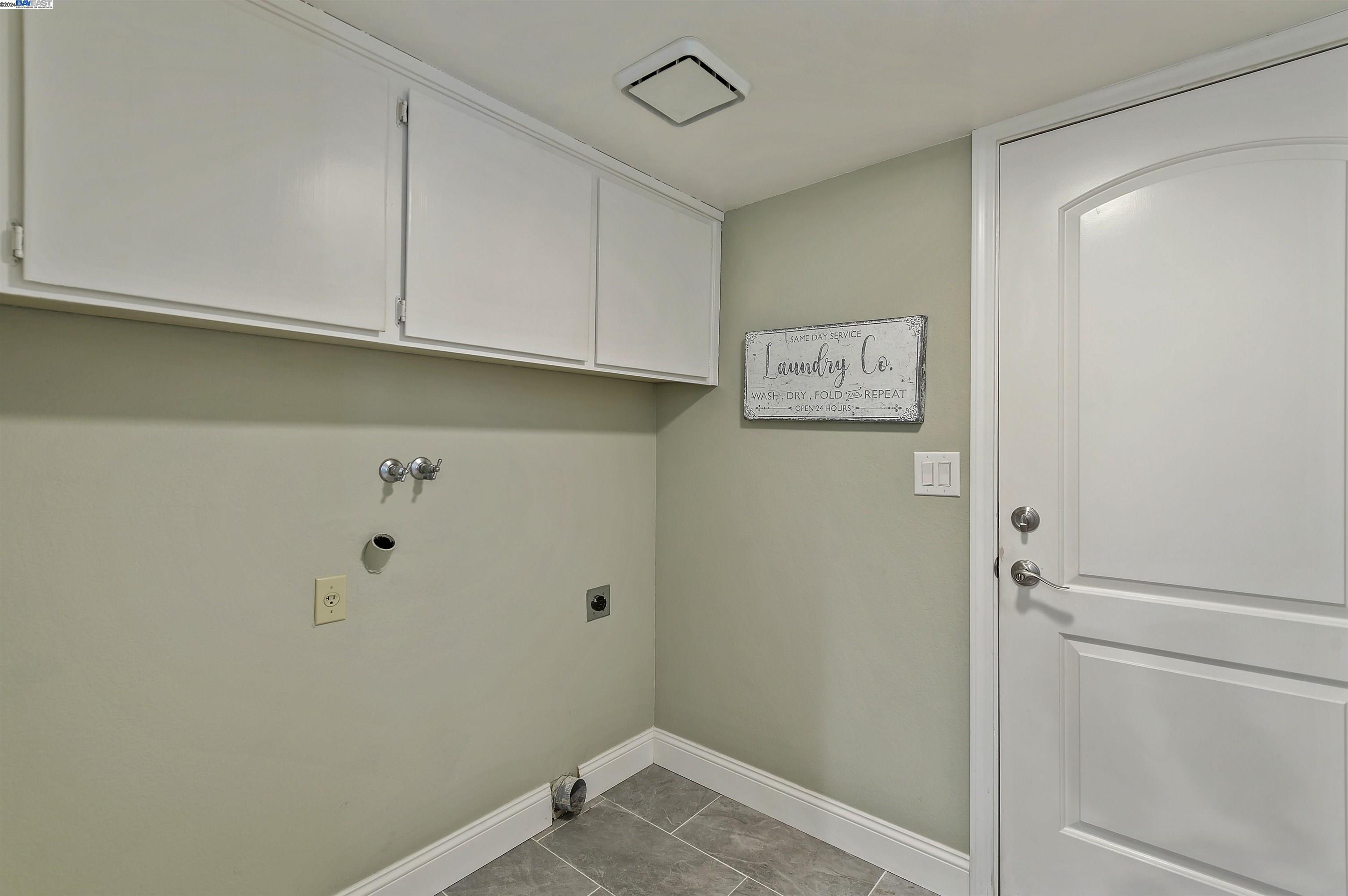 6927 Corte Barcelona