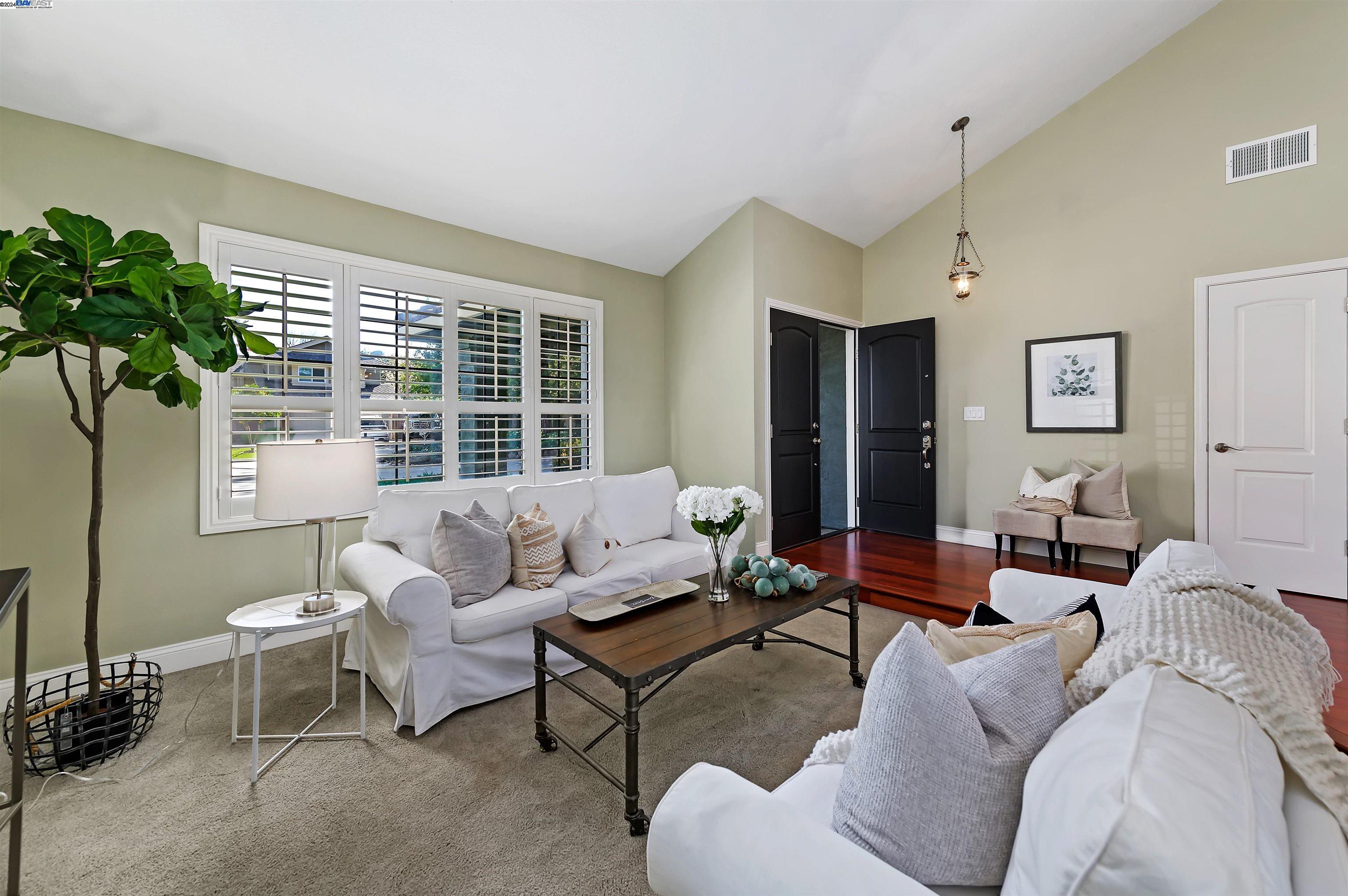 6927 Corte Barcelona