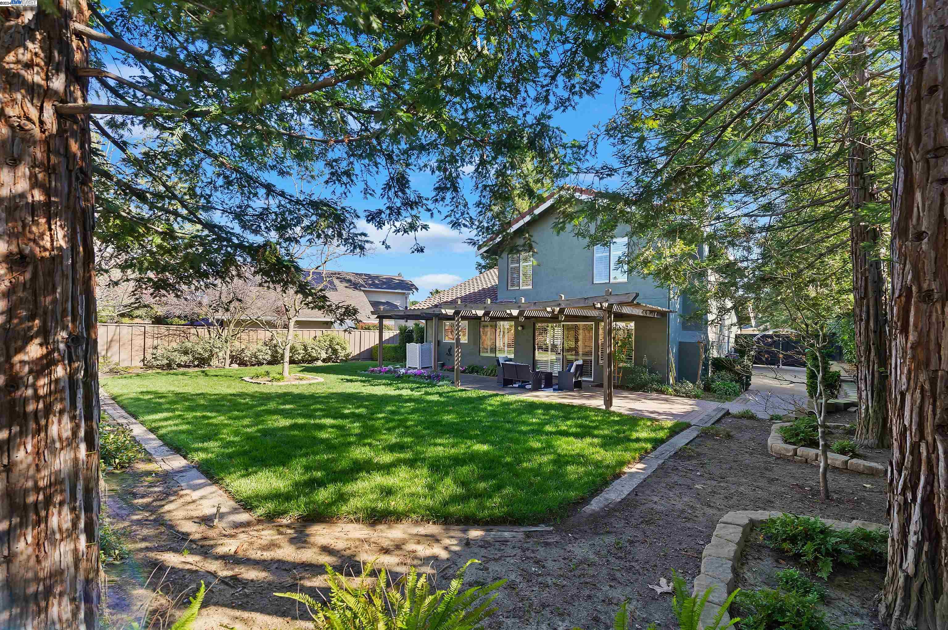 6927 Corte Barcelona